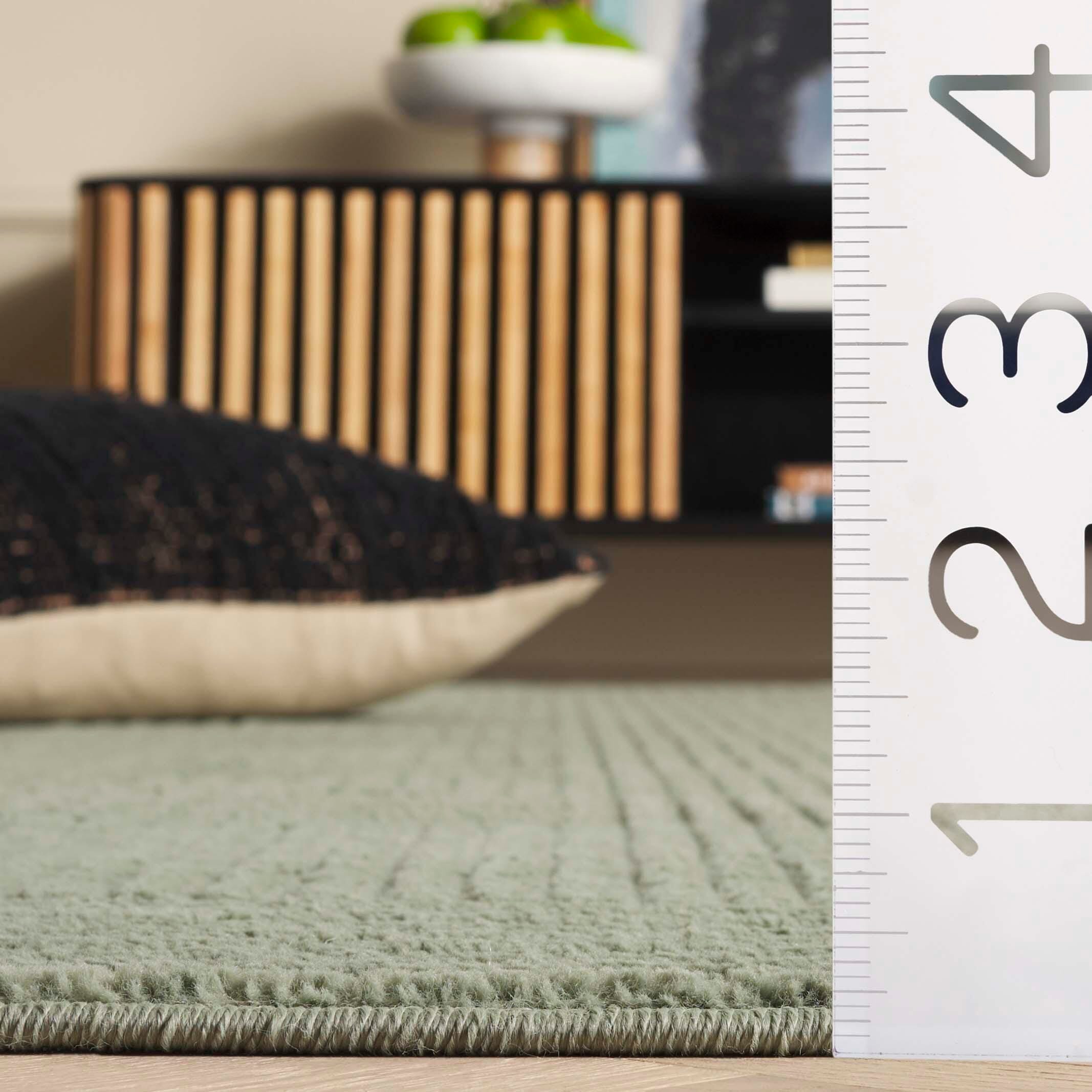 Safavieh Selena 5' 3" x 7' 6" Area Rug, Green, large