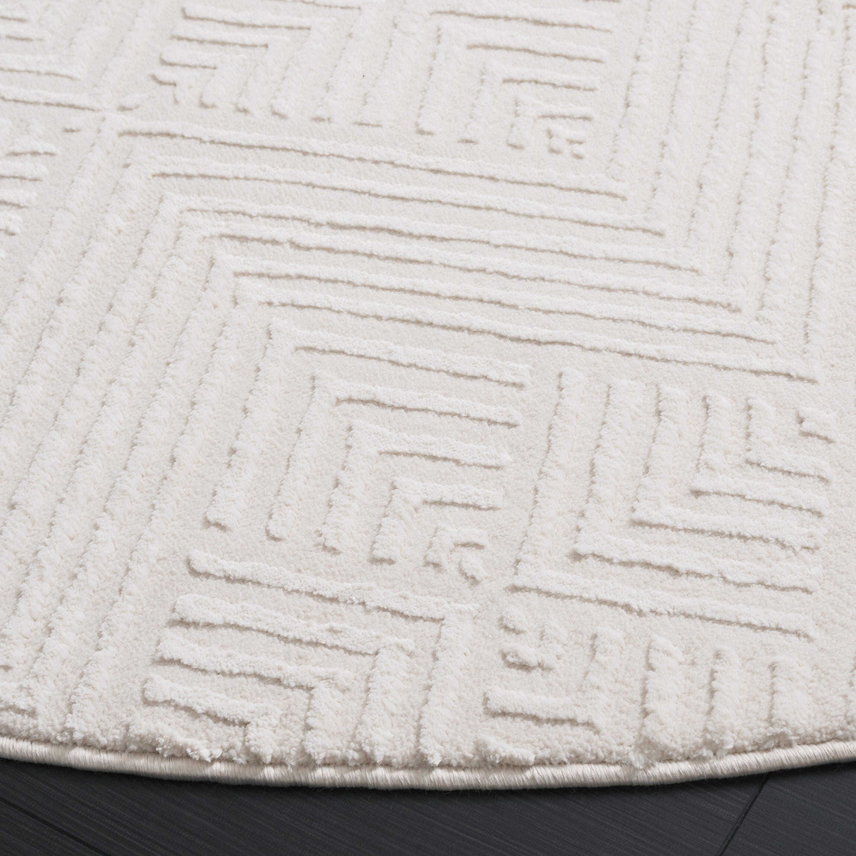 Safavieh Revive 5' 3" x 7' 7" Area Rug, Ivory, large