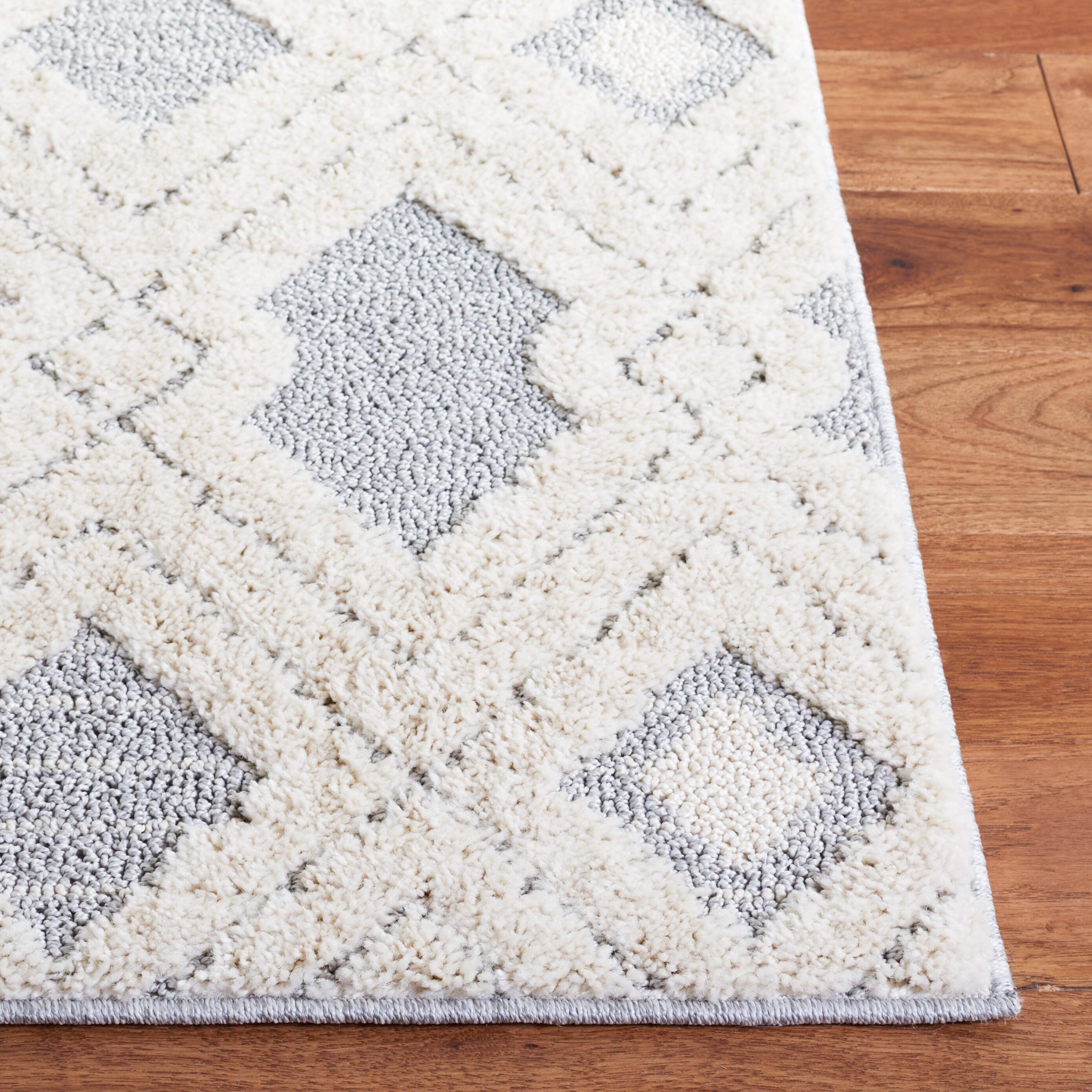Safavieh Martha Stewart Collection Sefkije 4' x 6' Area Rug, White/Light Gray, large