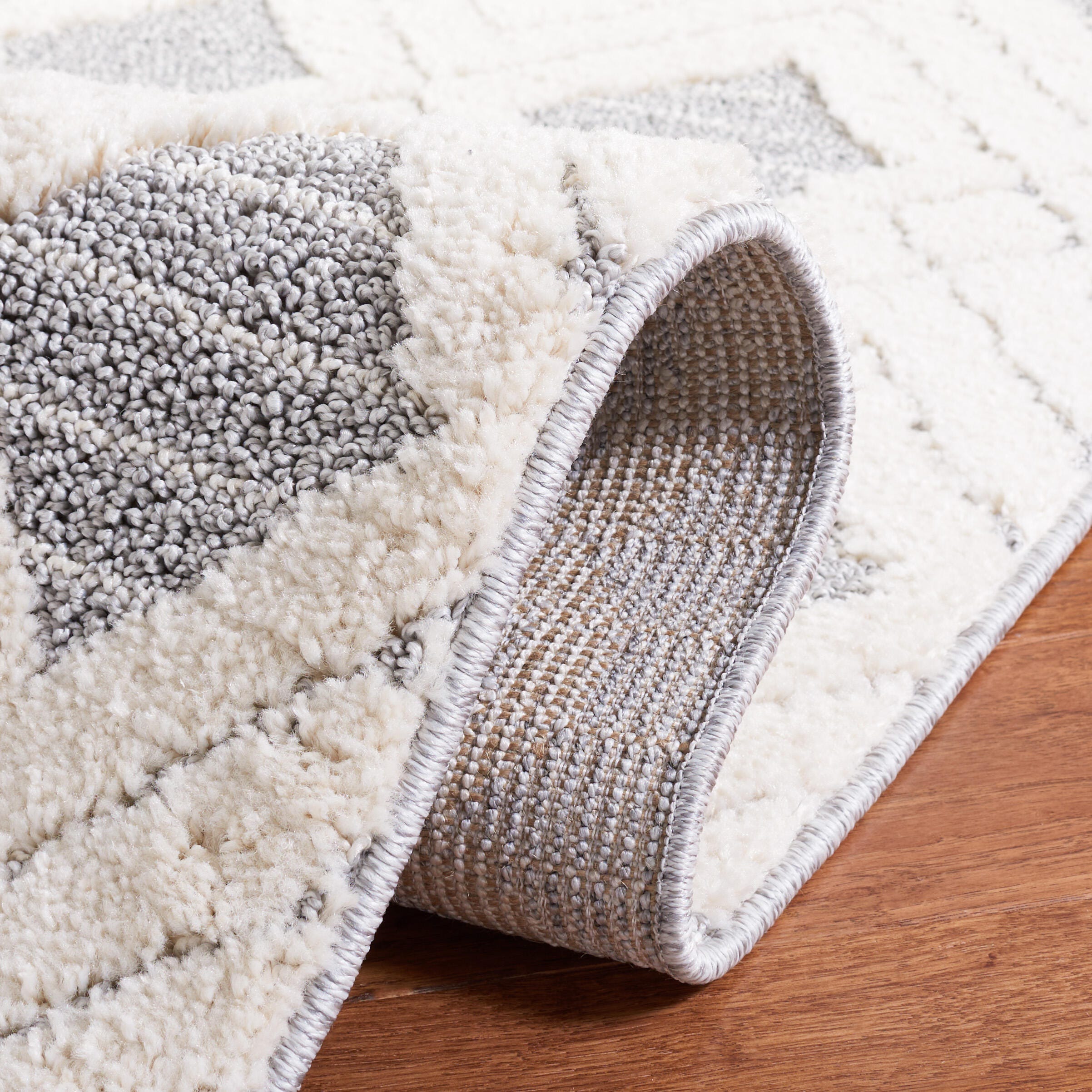 Safavieh Martha Stewart Collection Sefkije 4' x 6' Area Rug, White/Light Gray, large