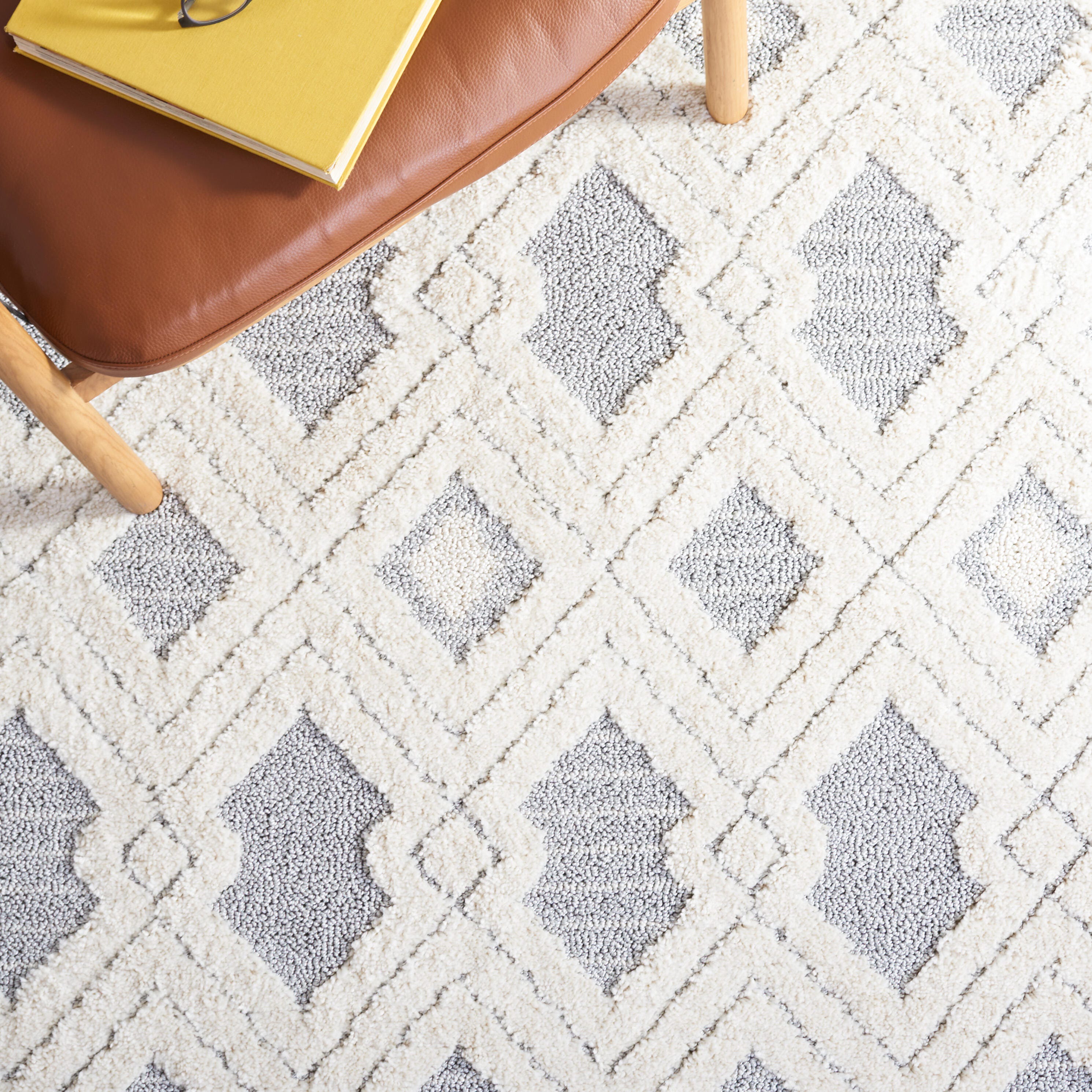 Safavieh Martha Stewart Collection Sefkije 4' x 6' Area Rug, White/Light Gray, large