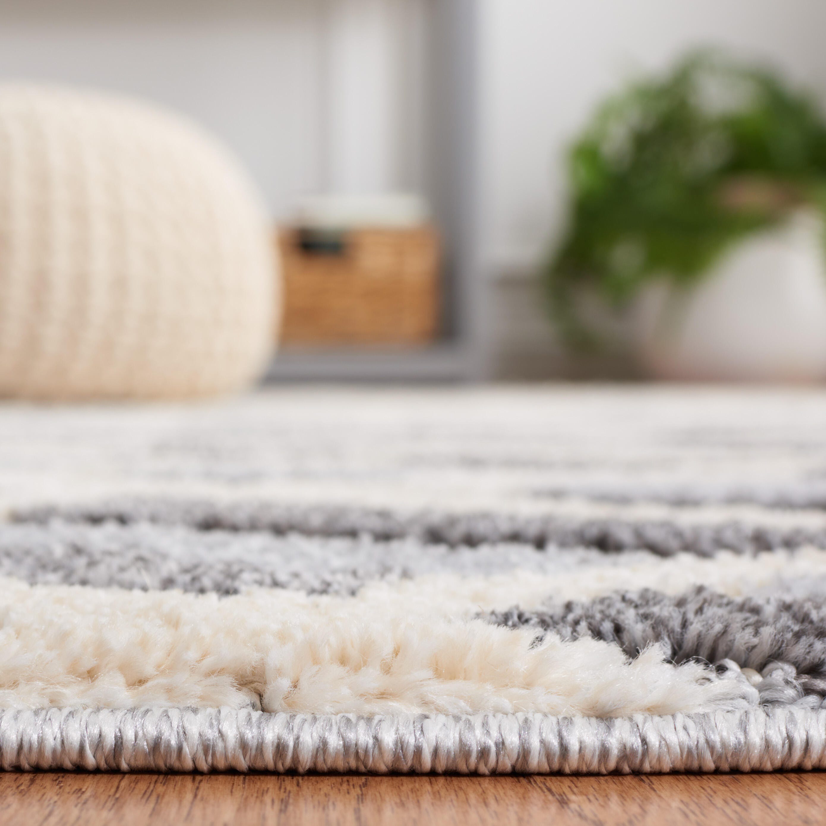Safavieh Martha Stewart Collection Bosiljka 4' x 6' Area Rug, Ivory Gray/Dark Gray, large