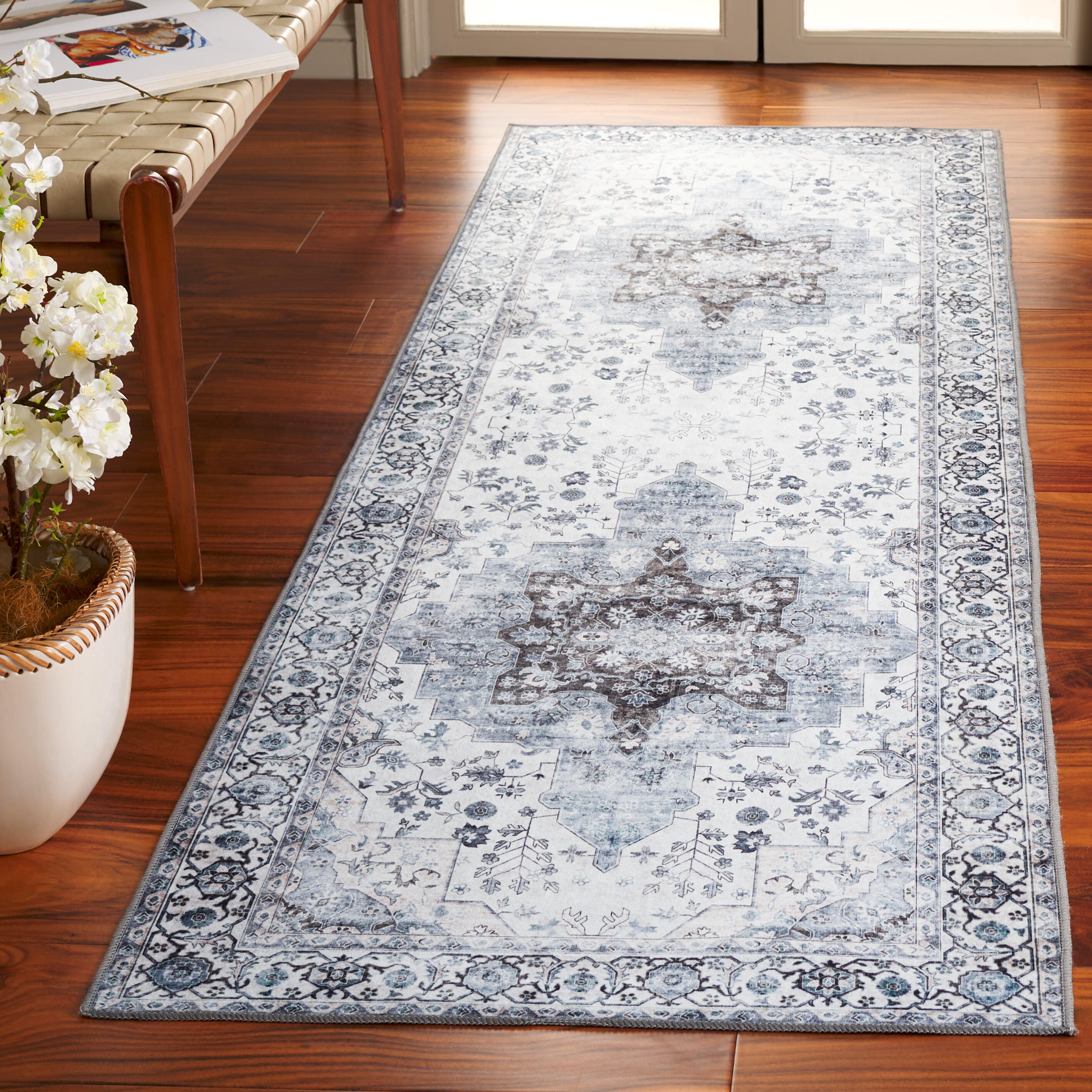 Safavieh Arizona 2' 6" x 8' Runner Rug, Ivory/Blue, rollover