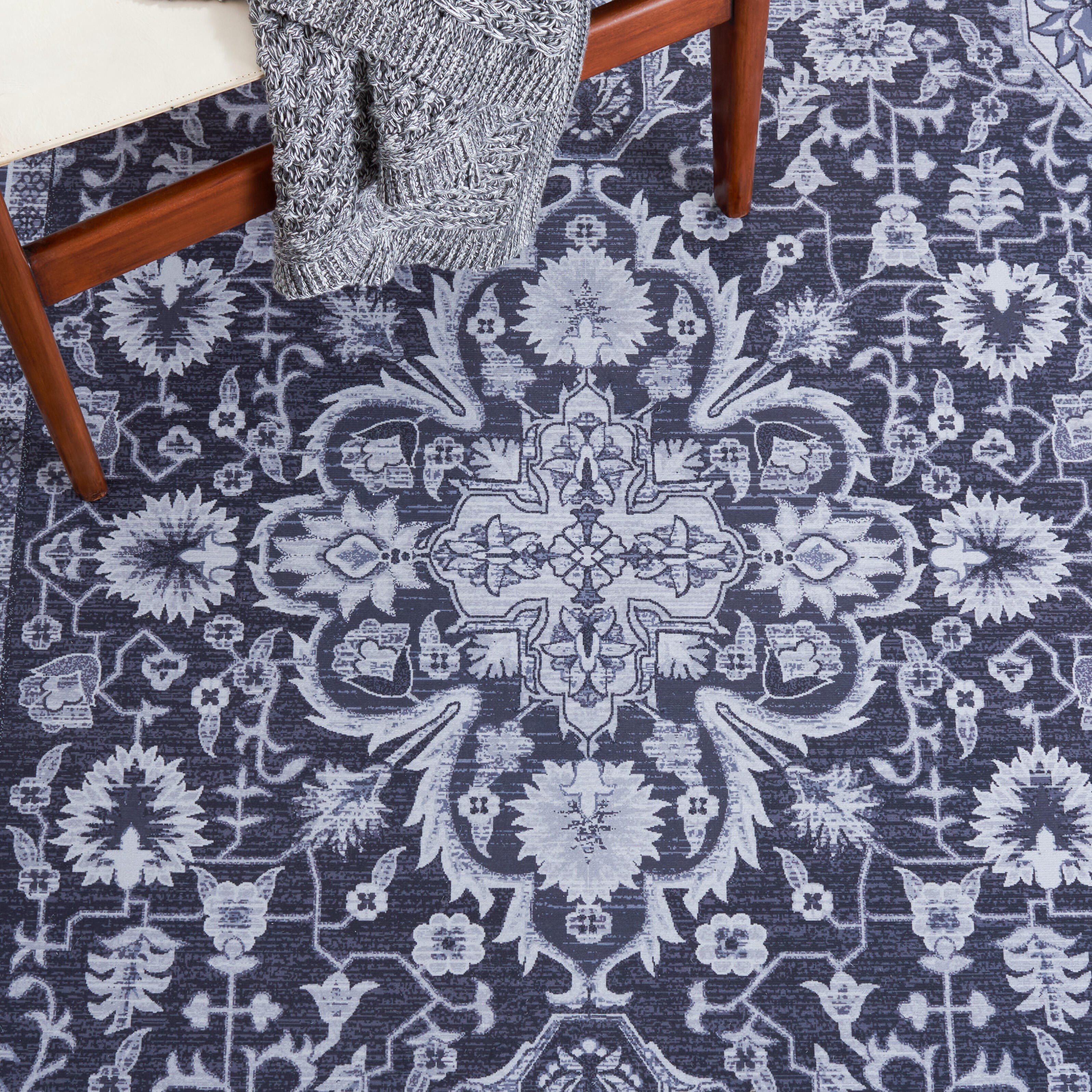Safavieh Tucson 4' x 6' Area Rug, Black/Beige, large
