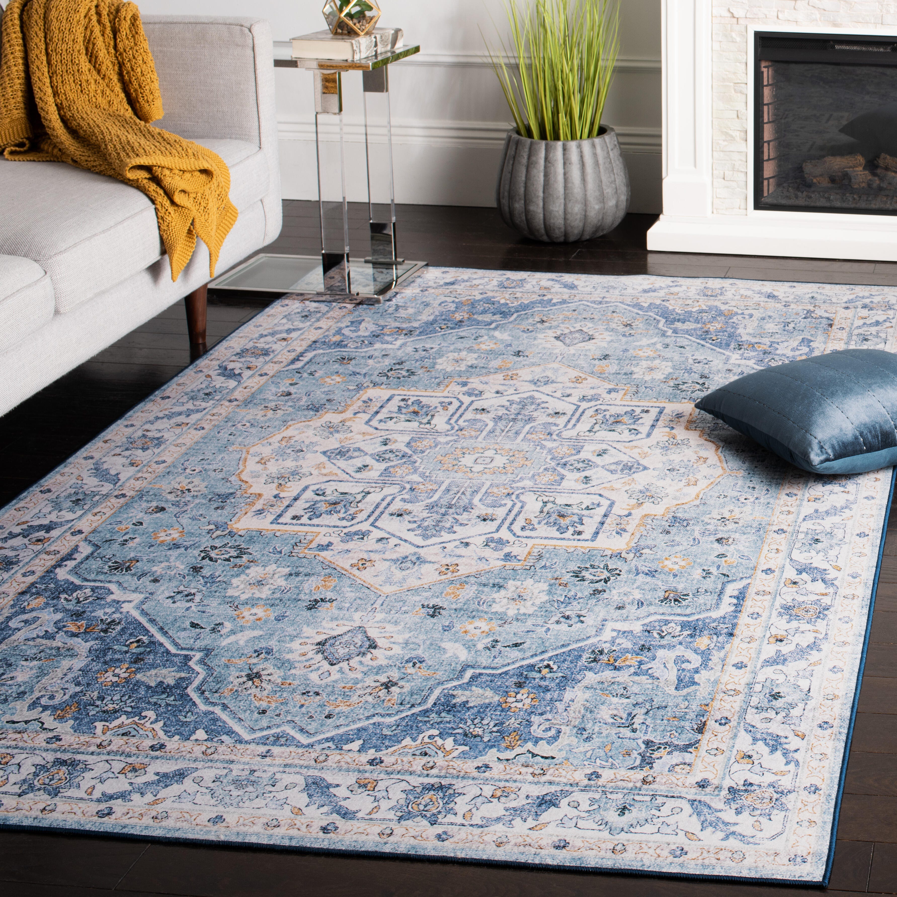 Safavieh Tucson 4' x 6' Area Rug, Light Blue/Blue