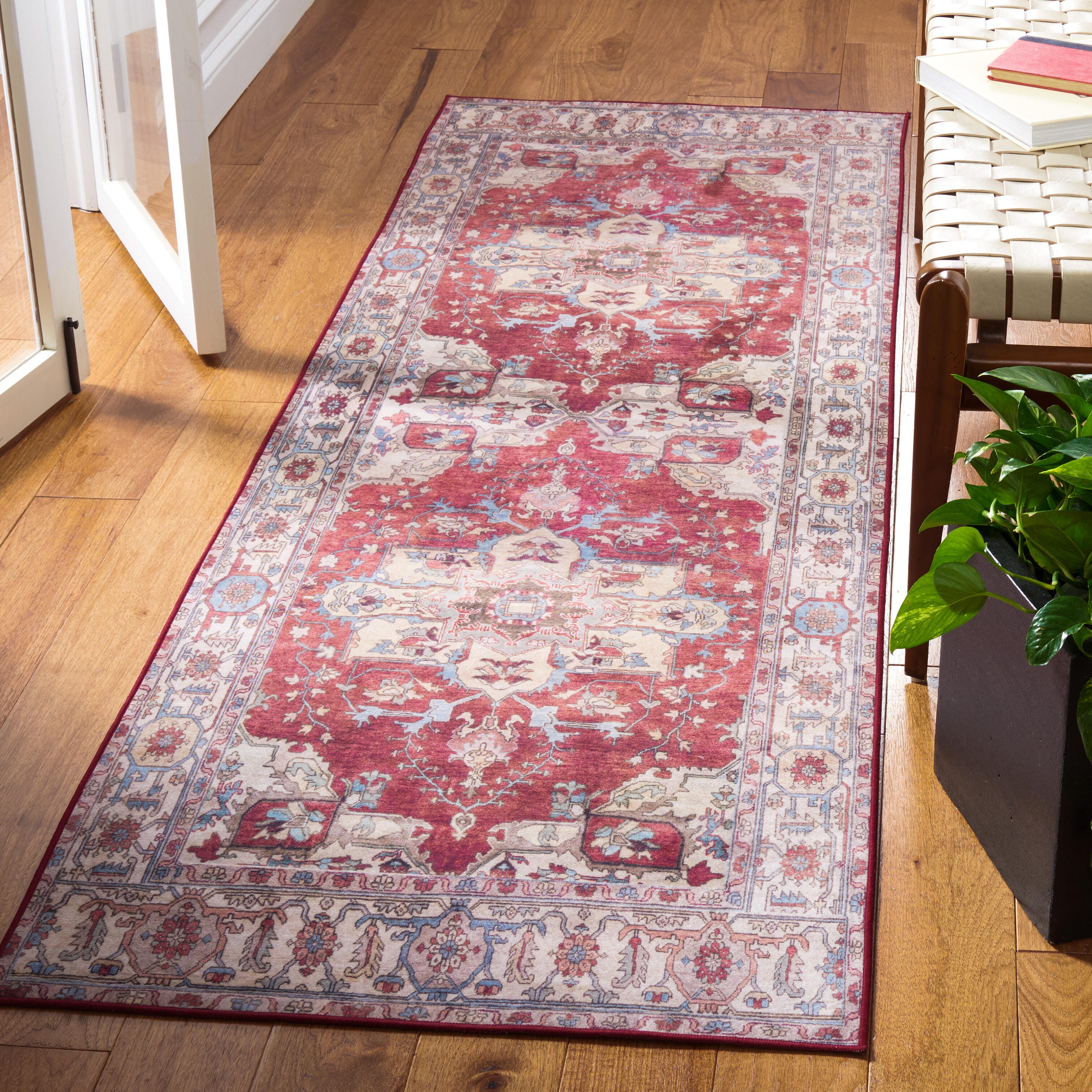 Safavieh Tucson 2' 6" x 6' Runner Rug, Red/Beige, rollover