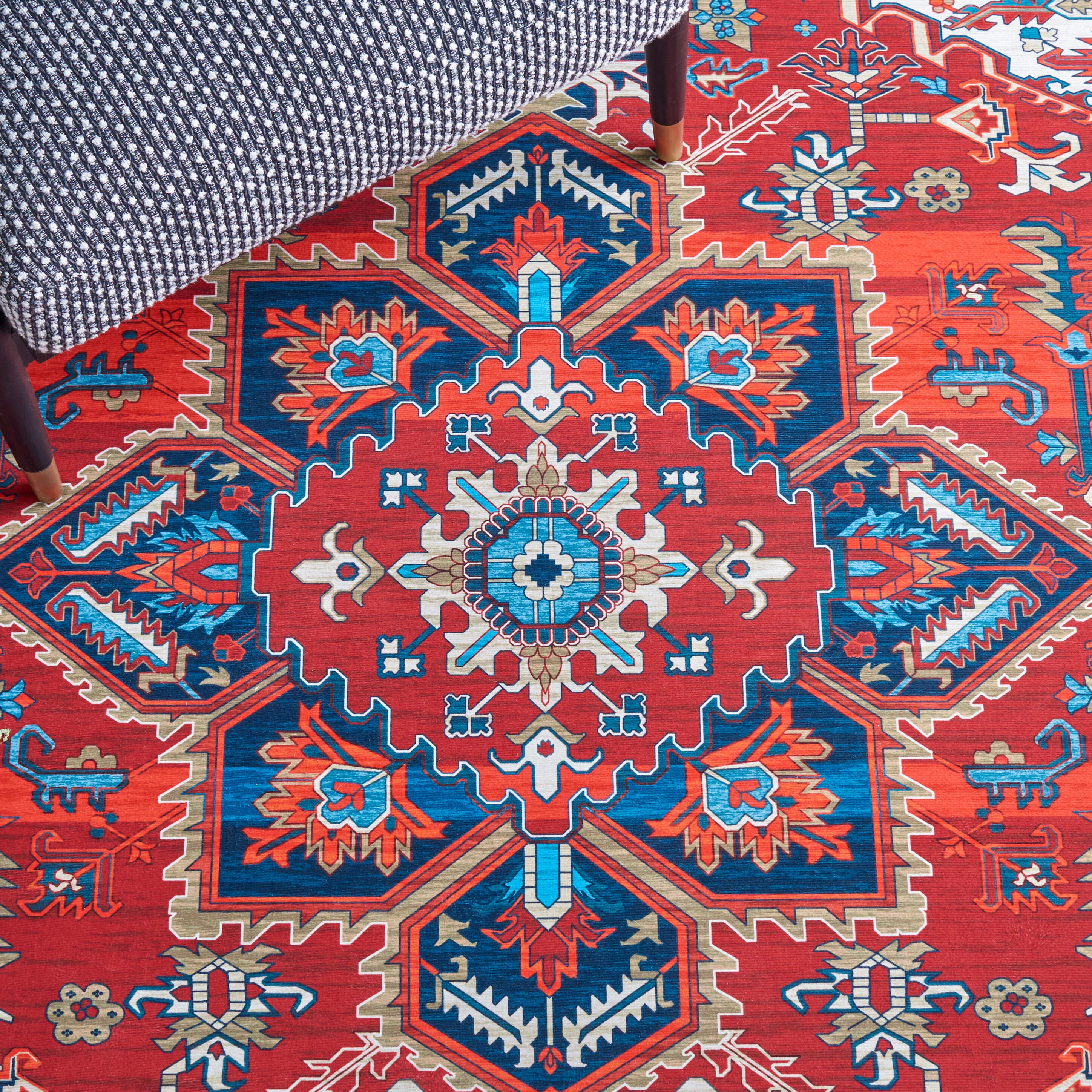 Safavieh Tucson 5' x 8' Area Rug, Red/Blue, large