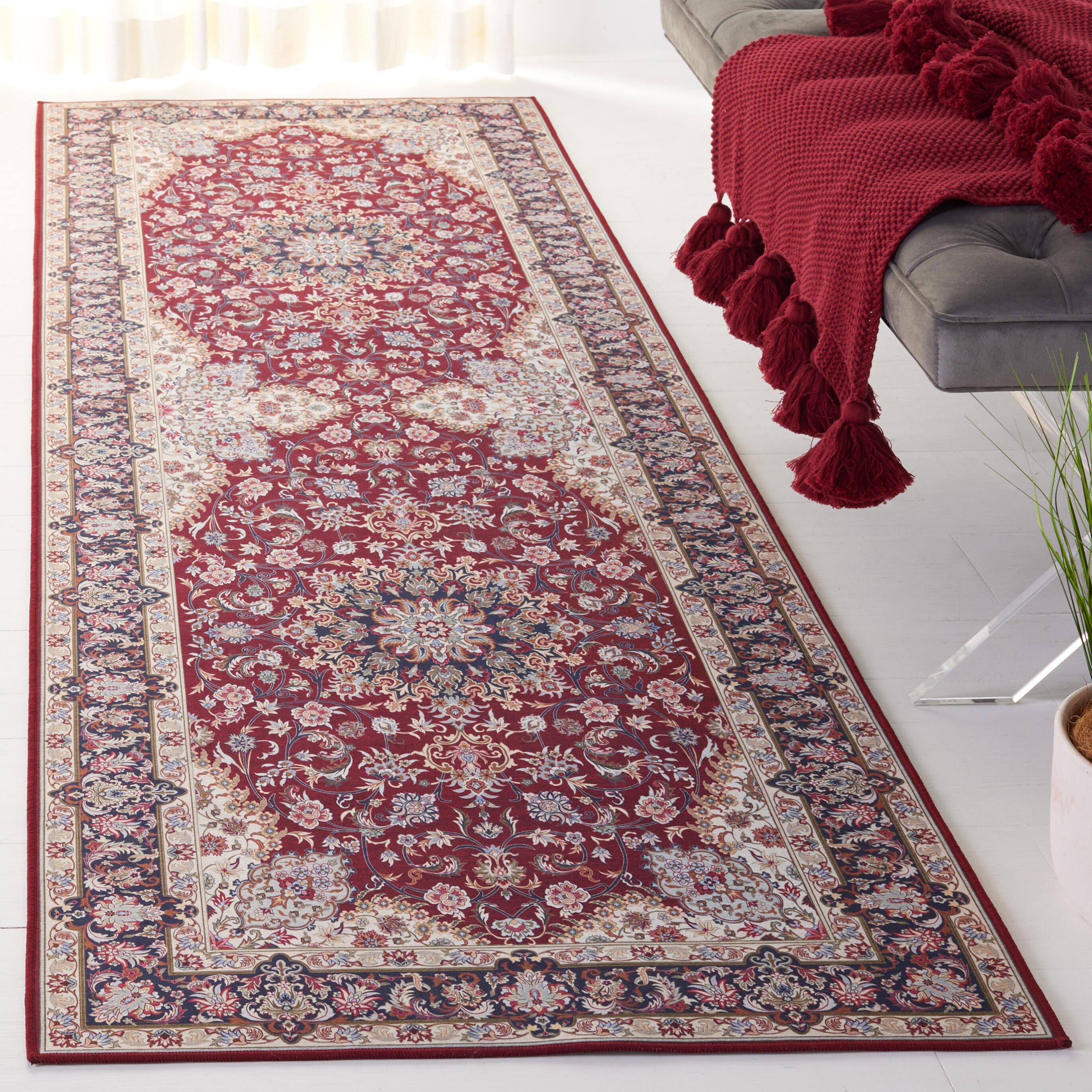 Safavieh Tucson 2' 6" x 8' Runner Rug, Red/Navy, rollover