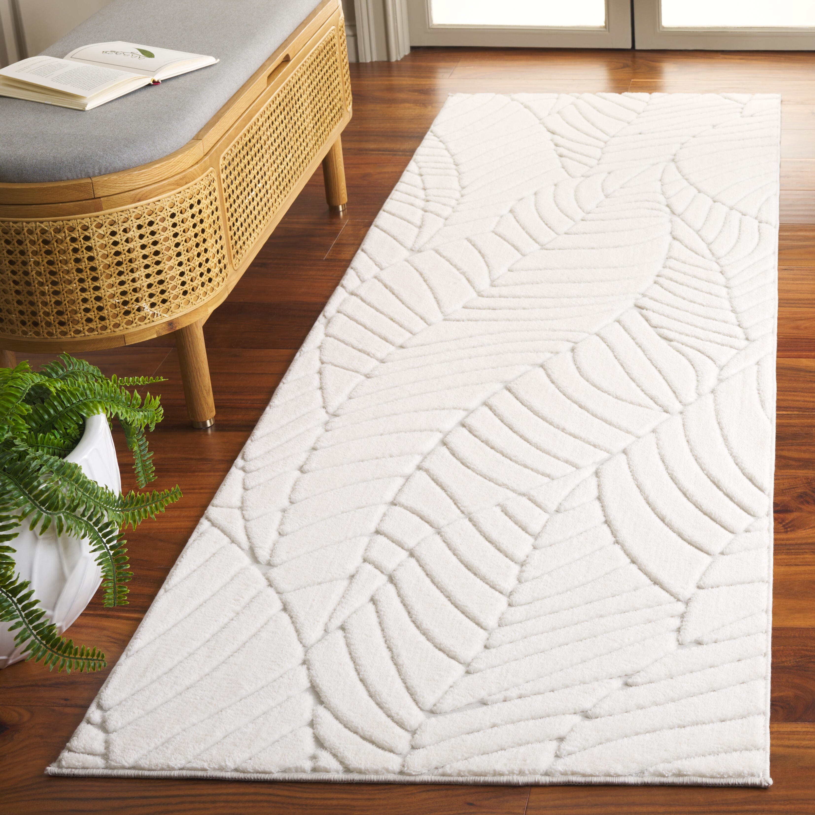 Safavieh Versailles 2' 6" x 8' Runner Rug, Ivory, rollover