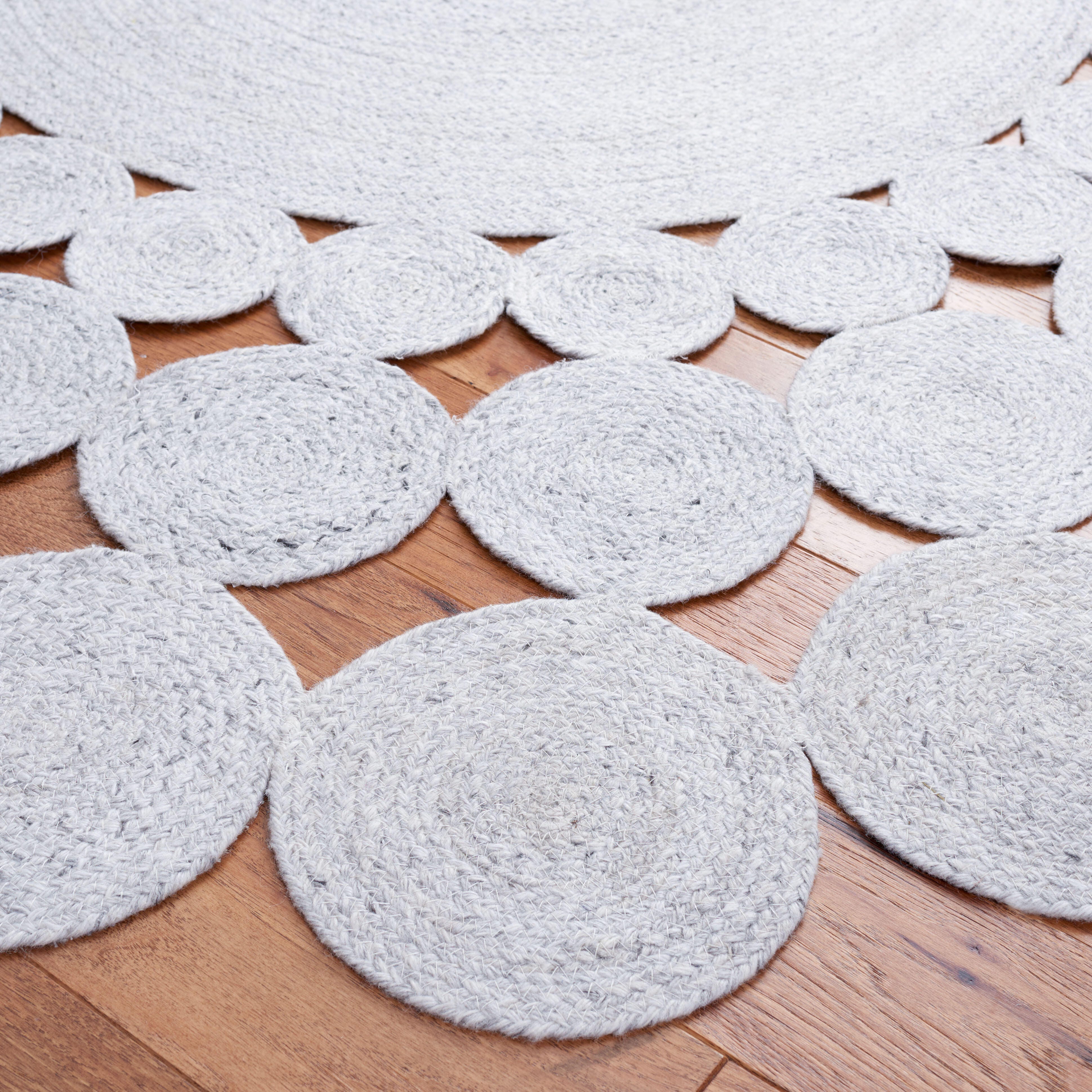 Safavieh Cape Cod Collection Hledis 6' x 6' Round Rug, Gray, large
