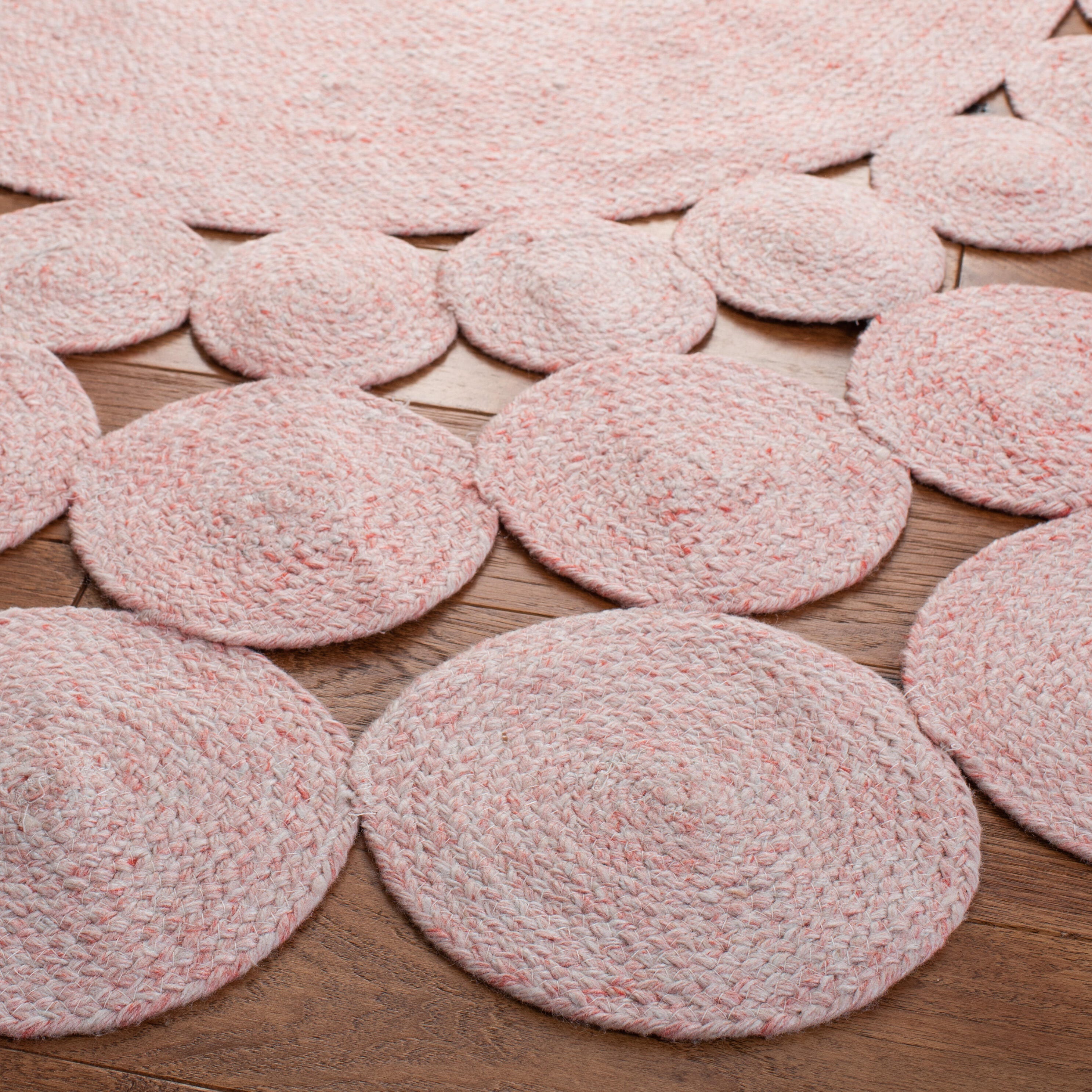 Safavieh Cape Cod Collection Hledis 4' x 4' Round Rug, Pink, large
