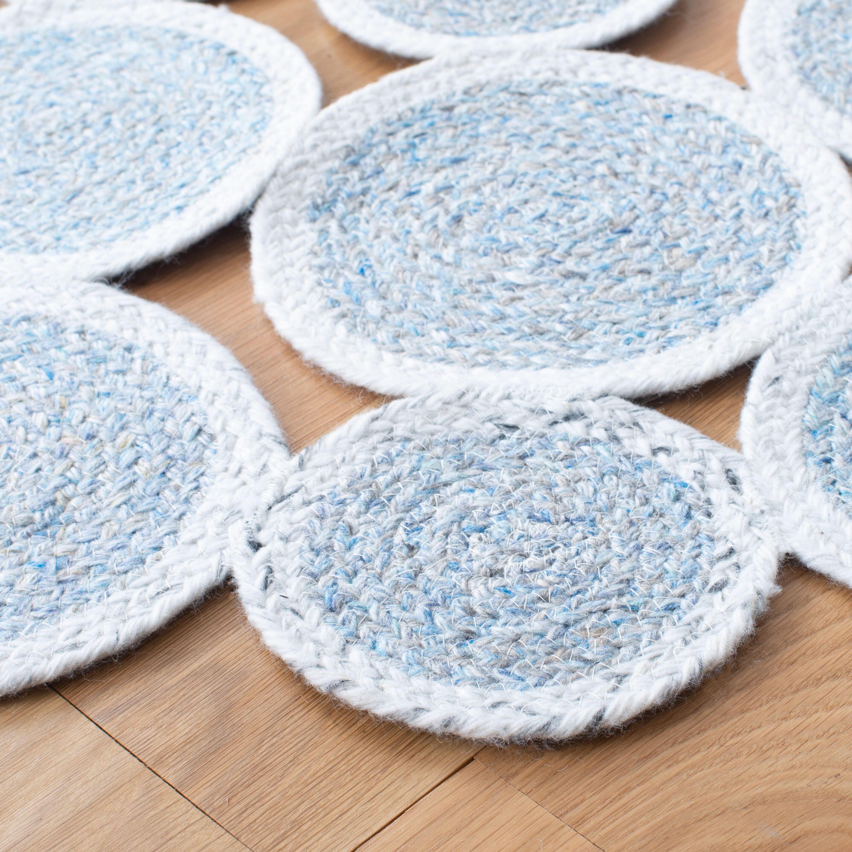Safavieh Cape Cod Collection Agnela 4' x 4' Round Rug, Blue/Ivory, large