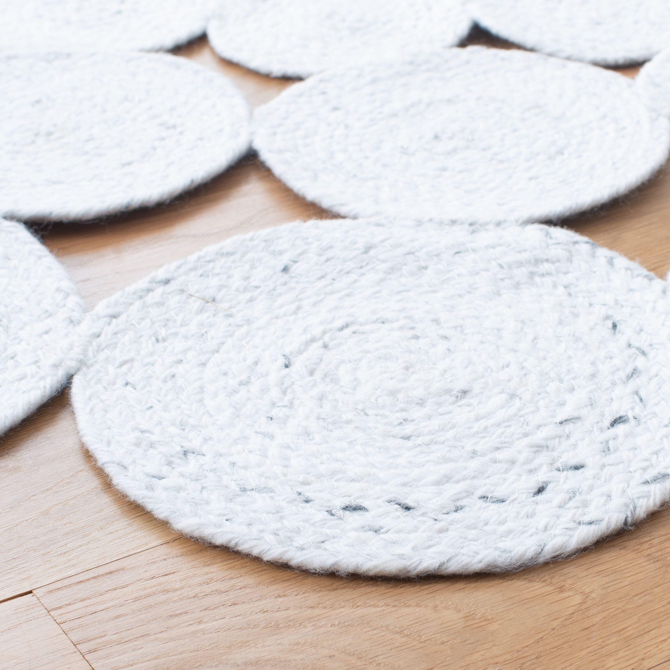 Safavieh Cape Cod Collection Hledis 7' x 7' Round Rug, Ivory, large