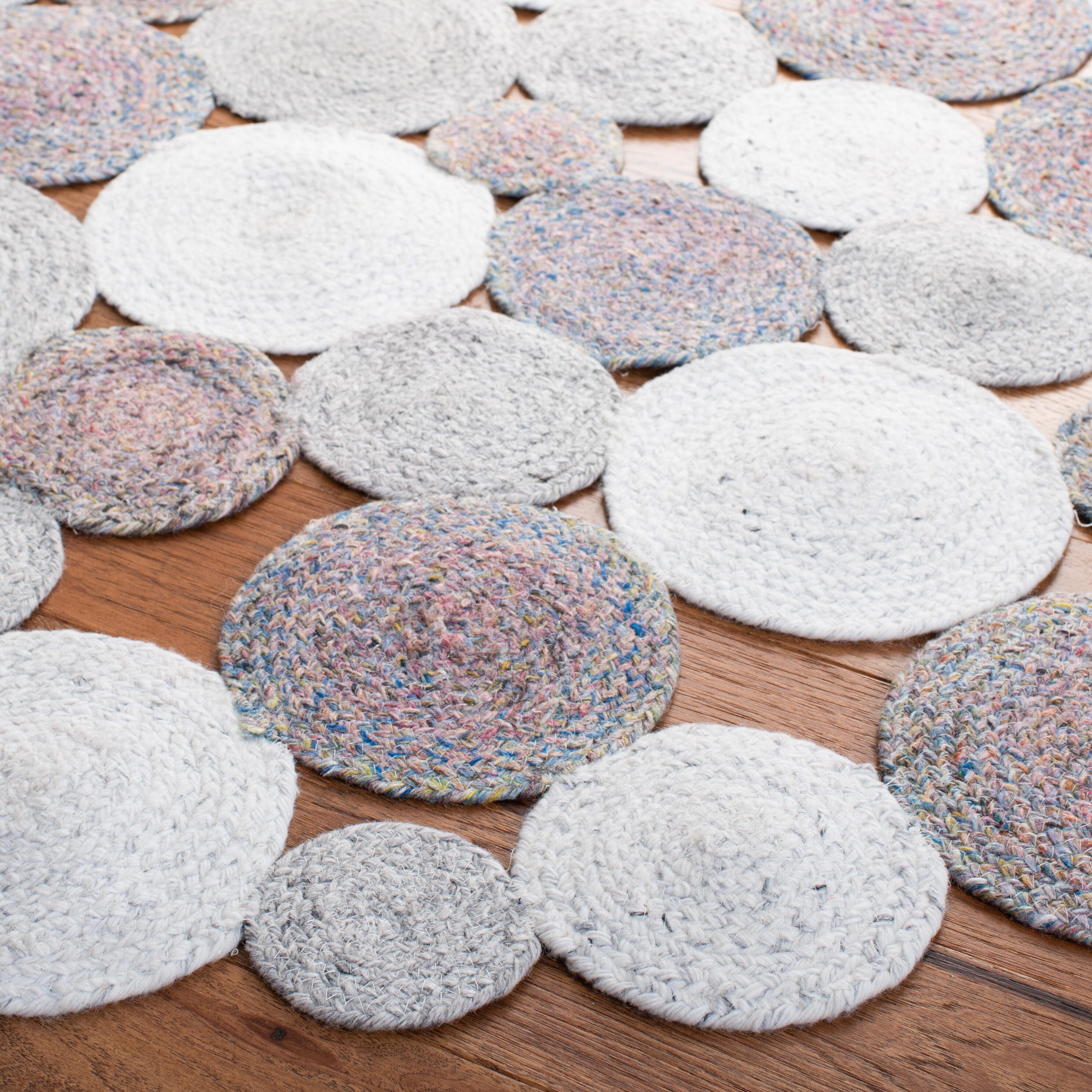 Safavieh Cape Cod Collection Modesta 6' x 6' Round Rug, Gray/Ivory, large