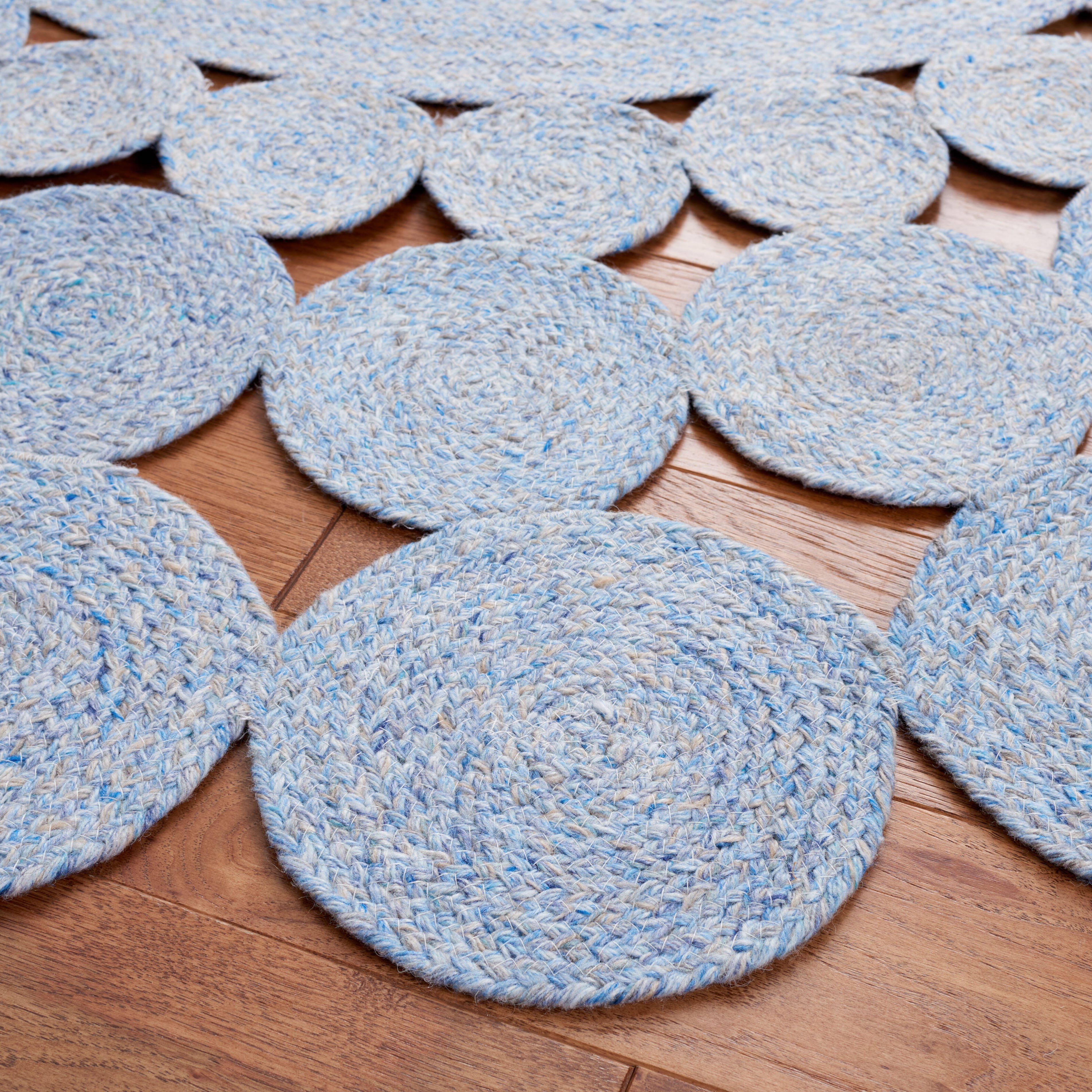 Safavieh Cape Cod Collection Hledis 4' x 4' Round Rug, Blue, large