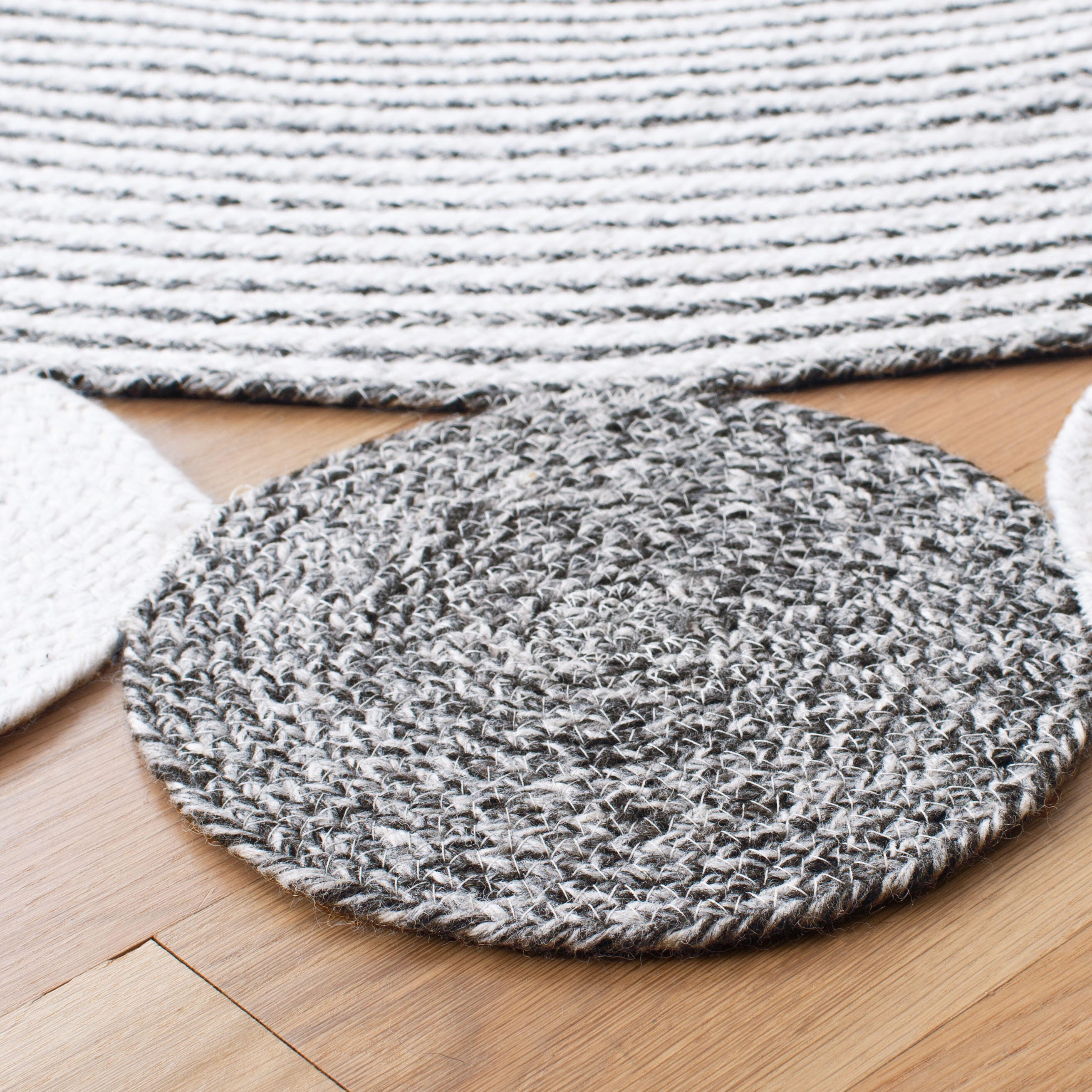 Safavieh Cape Cod Collection Hannelotte 4' x 4' Round Rug, Charcoal/Ivory, large