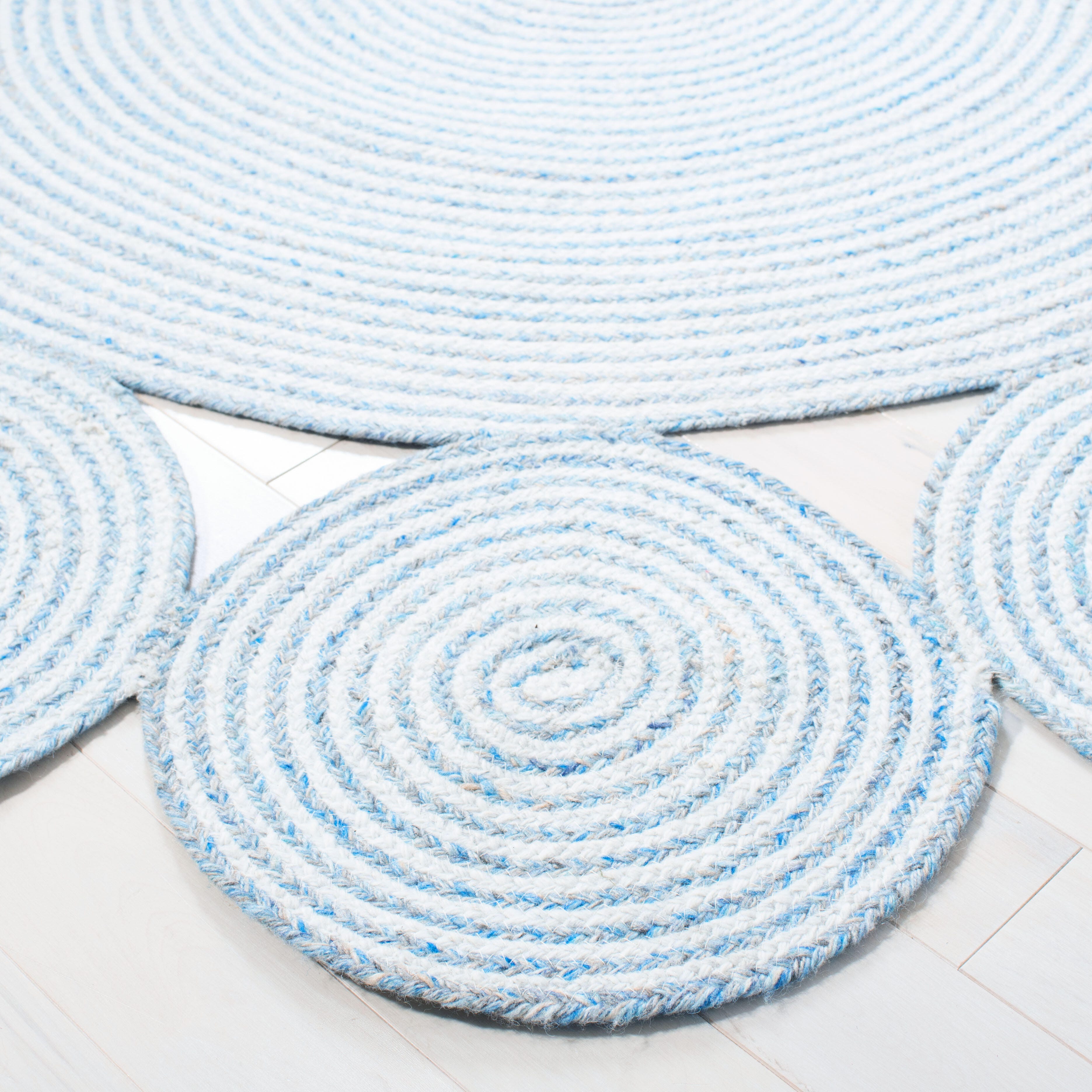 Safavieh Cape Cod Collection Flavie 4' x 4' Round Rug, Blue/Ivory, large