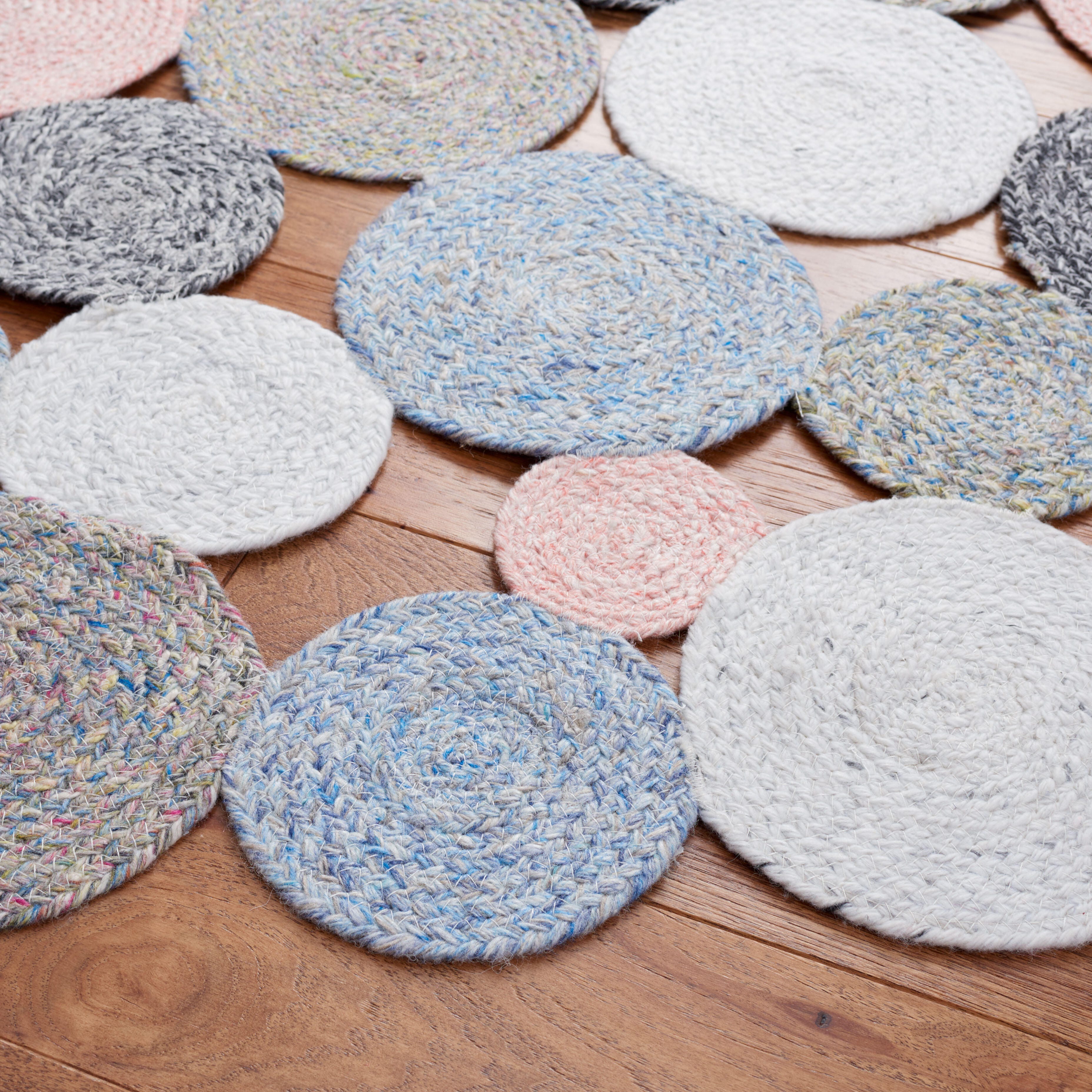Safavieh Cape Cod Collection Sofica 4' x 4' Round Rug, Blue/Pink, large
