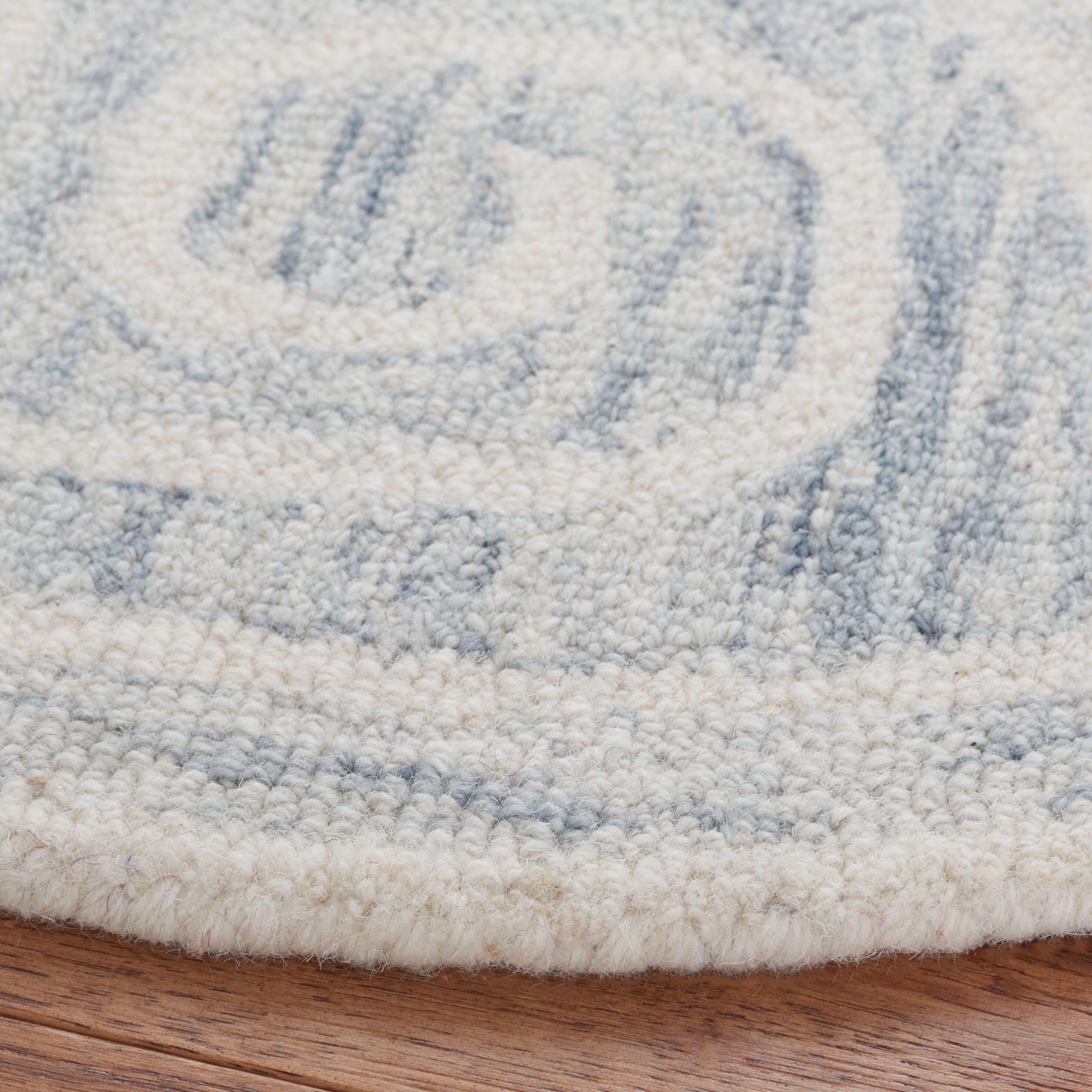 Safavieh Novelty Collection Christhild 4'6" x 6'6" Oval Rug, Light Gray/Ivory, large