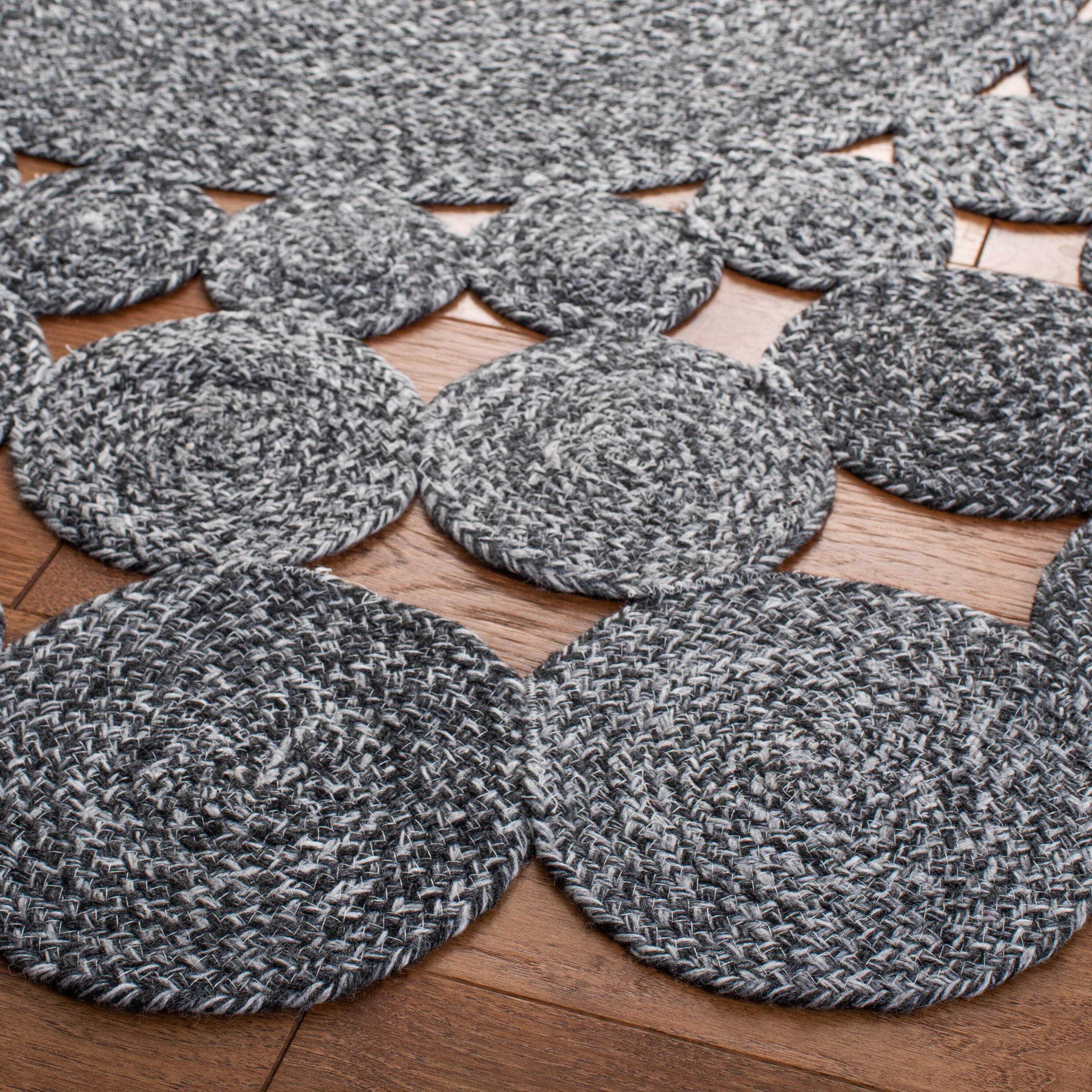 Safavieh Cape Cod Collection Hledis 3' x 3' Round Rug, Charcoal, large
