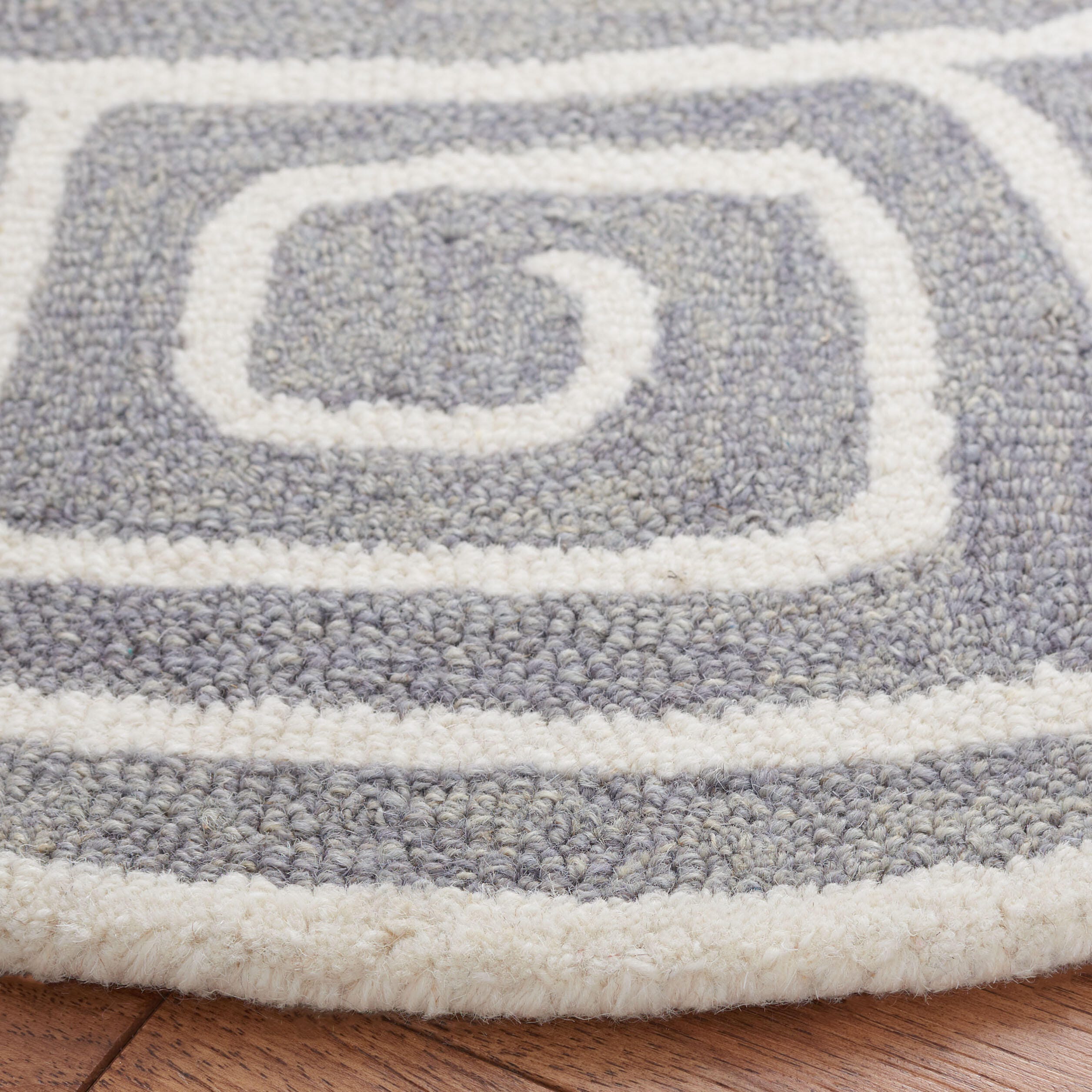 Safavieh Novelty Collection Christhild 6' x 9' Oval Rug, Gray/Ivory, large