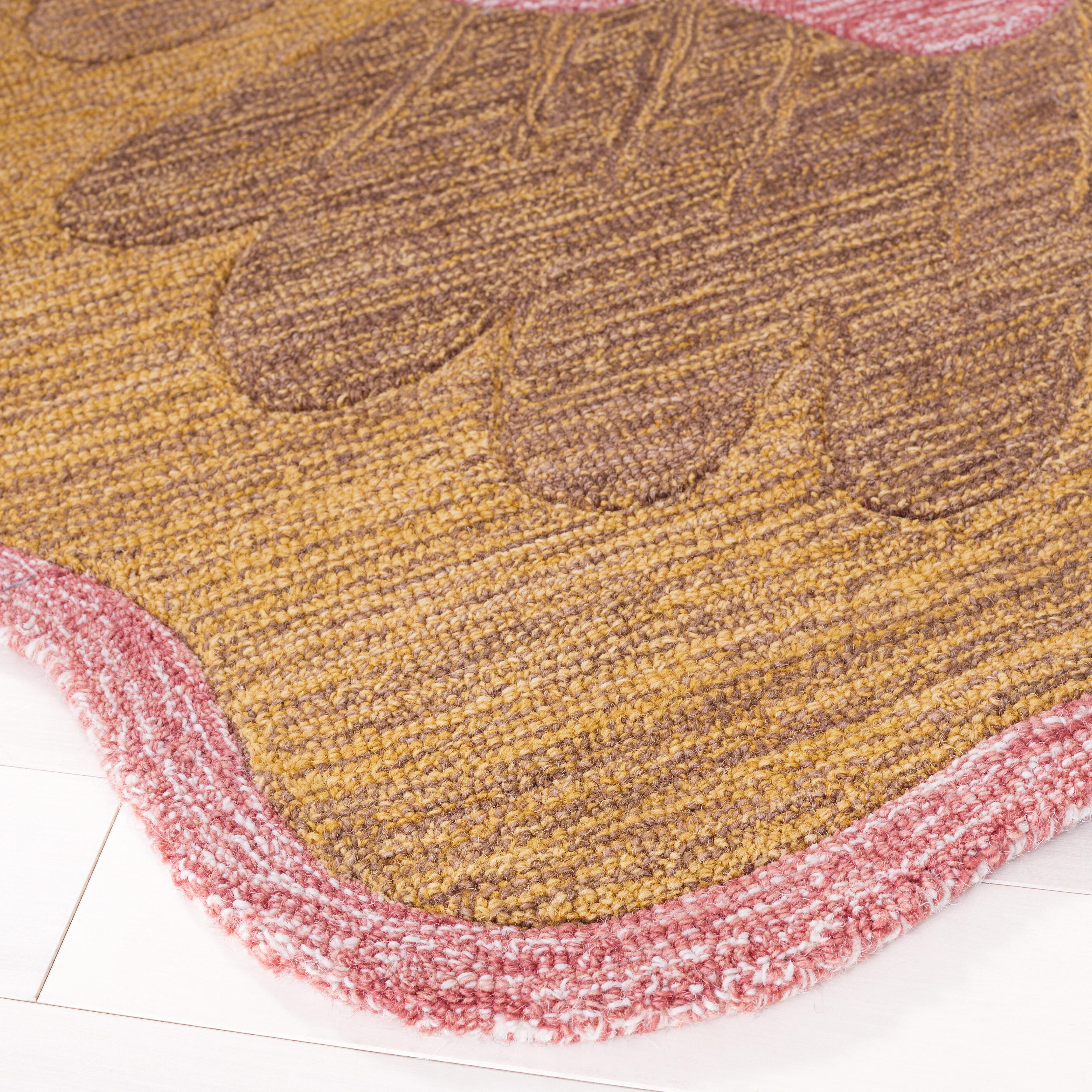 Safavieh Novelty Collection Opal 5' x 5' Round Rug, Gold/Pink, large