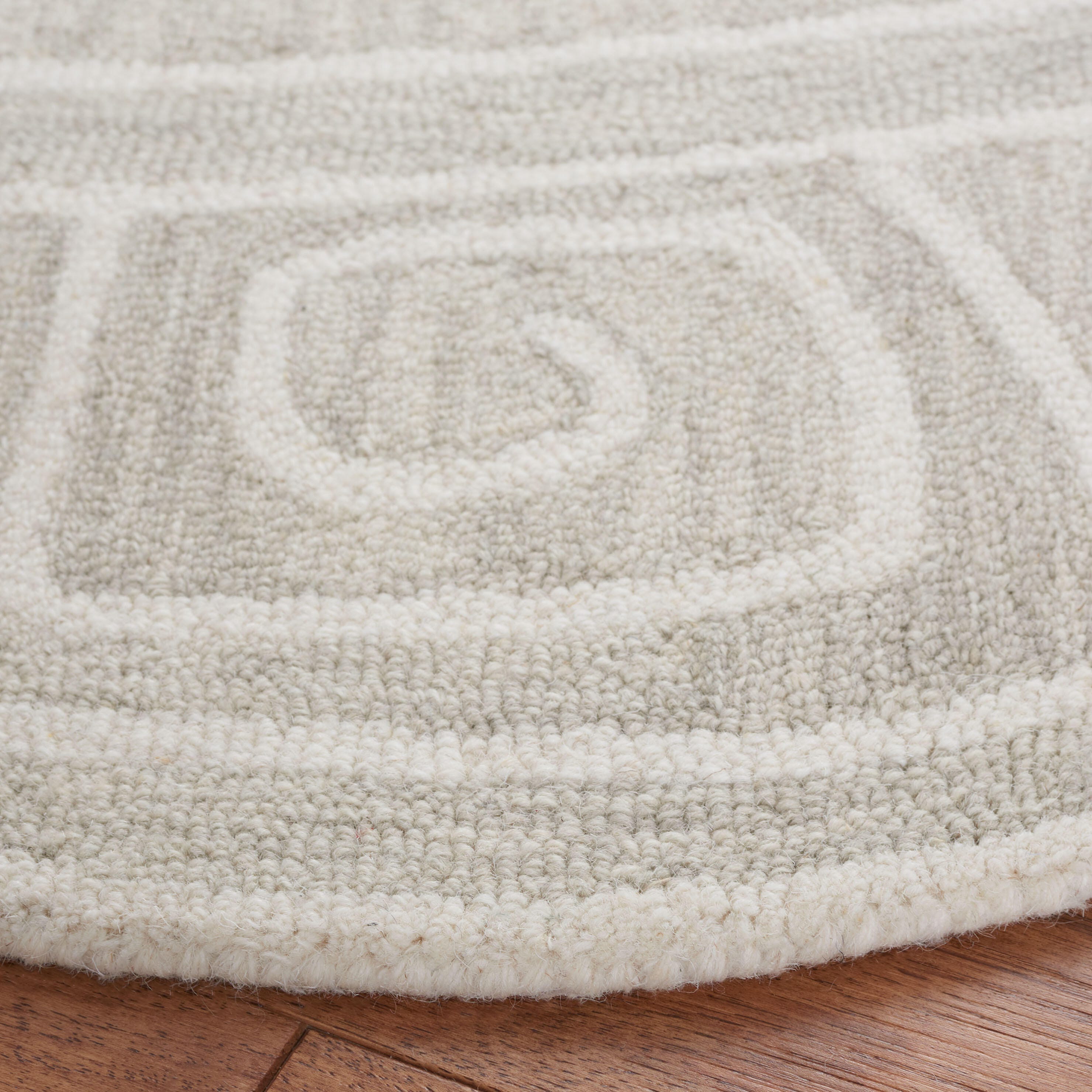 Safavieh Novelty Collection Christhild 4'6" x 6'6" Oval Rug, Beige/Ivory, large