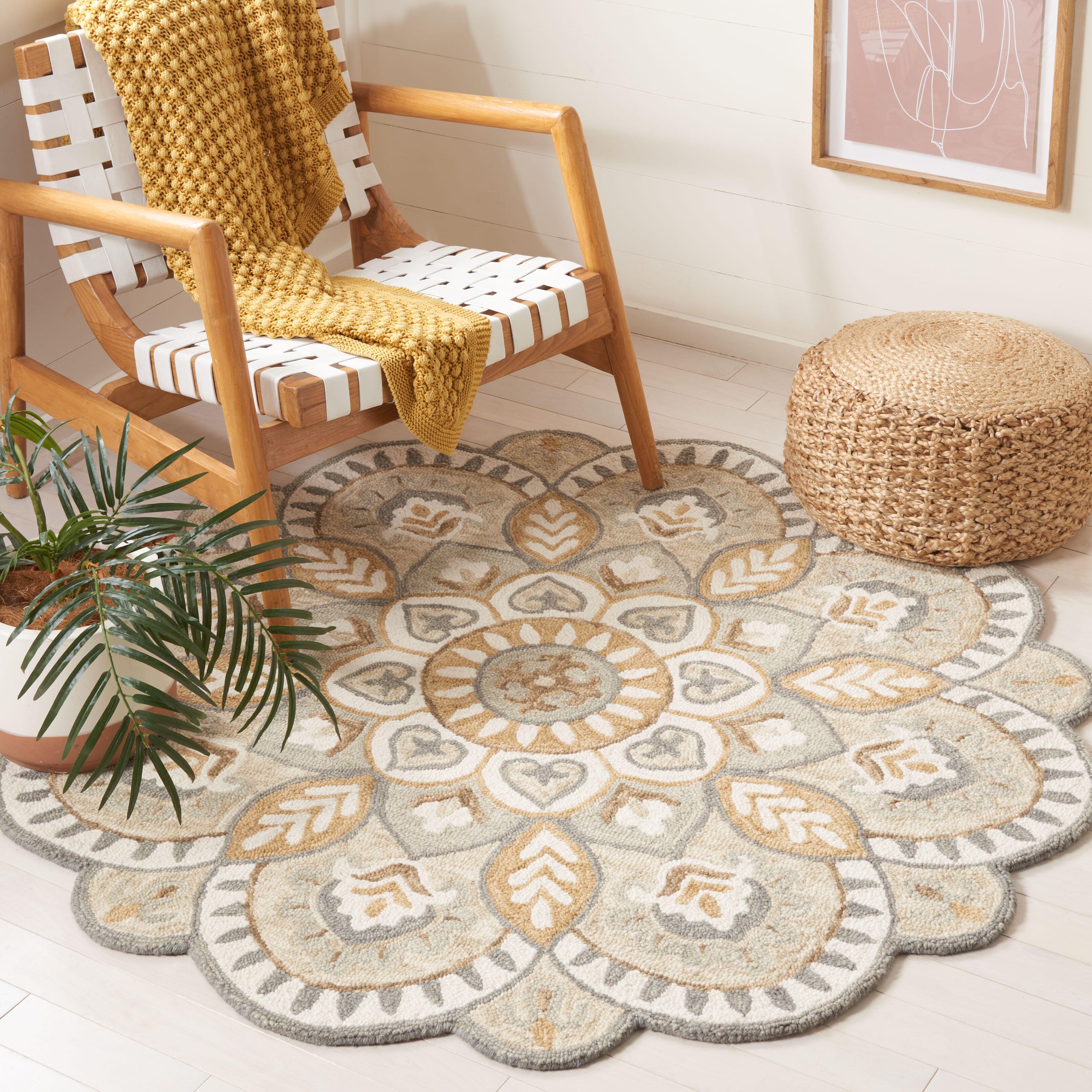 Safavieh Novelty Collection Urtza 5' x 5' Round Rug, Ivory/Beige, rollover