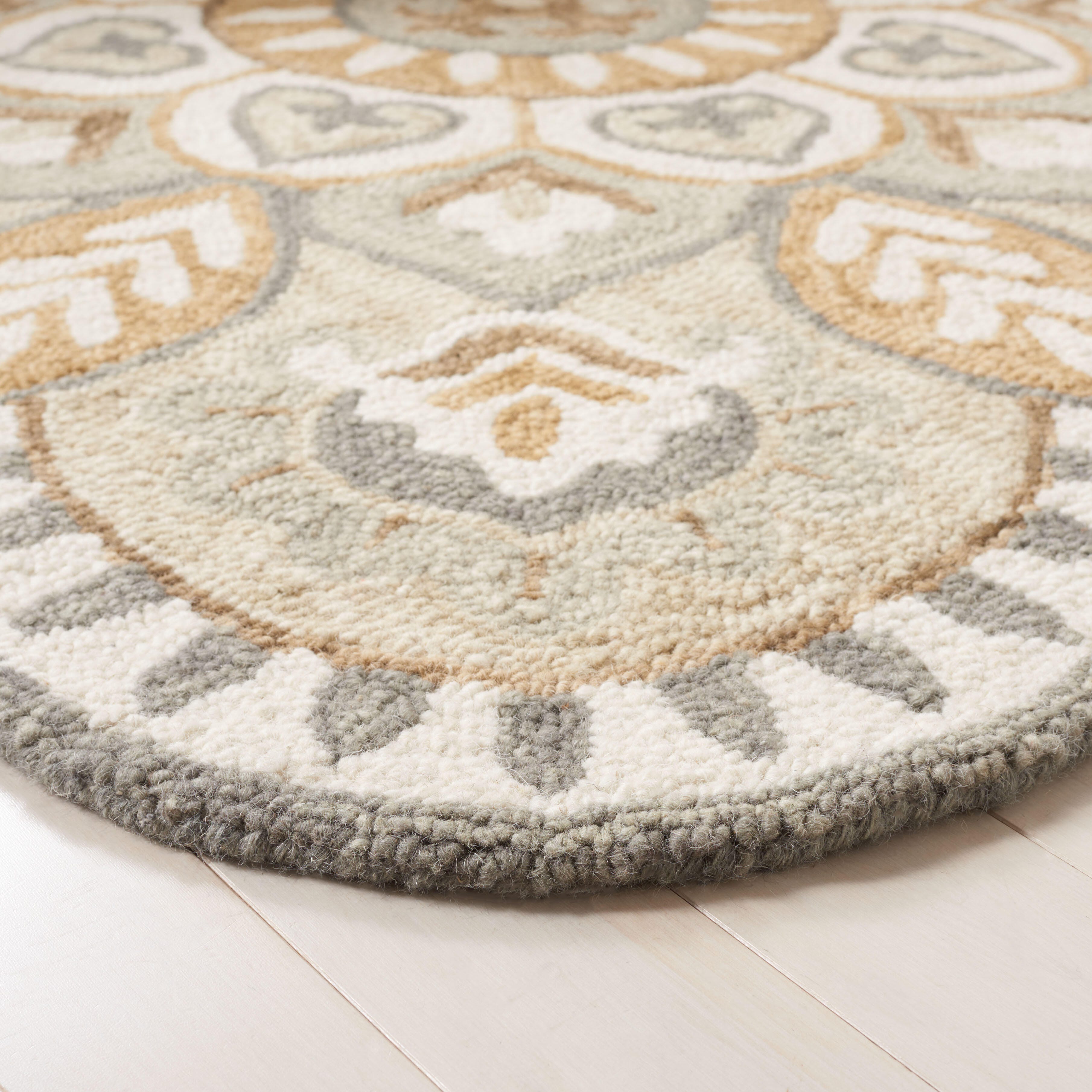 Safavieh Novelty Collection Urtza 5' x 5' Round Rug, Ivory/Beige, large