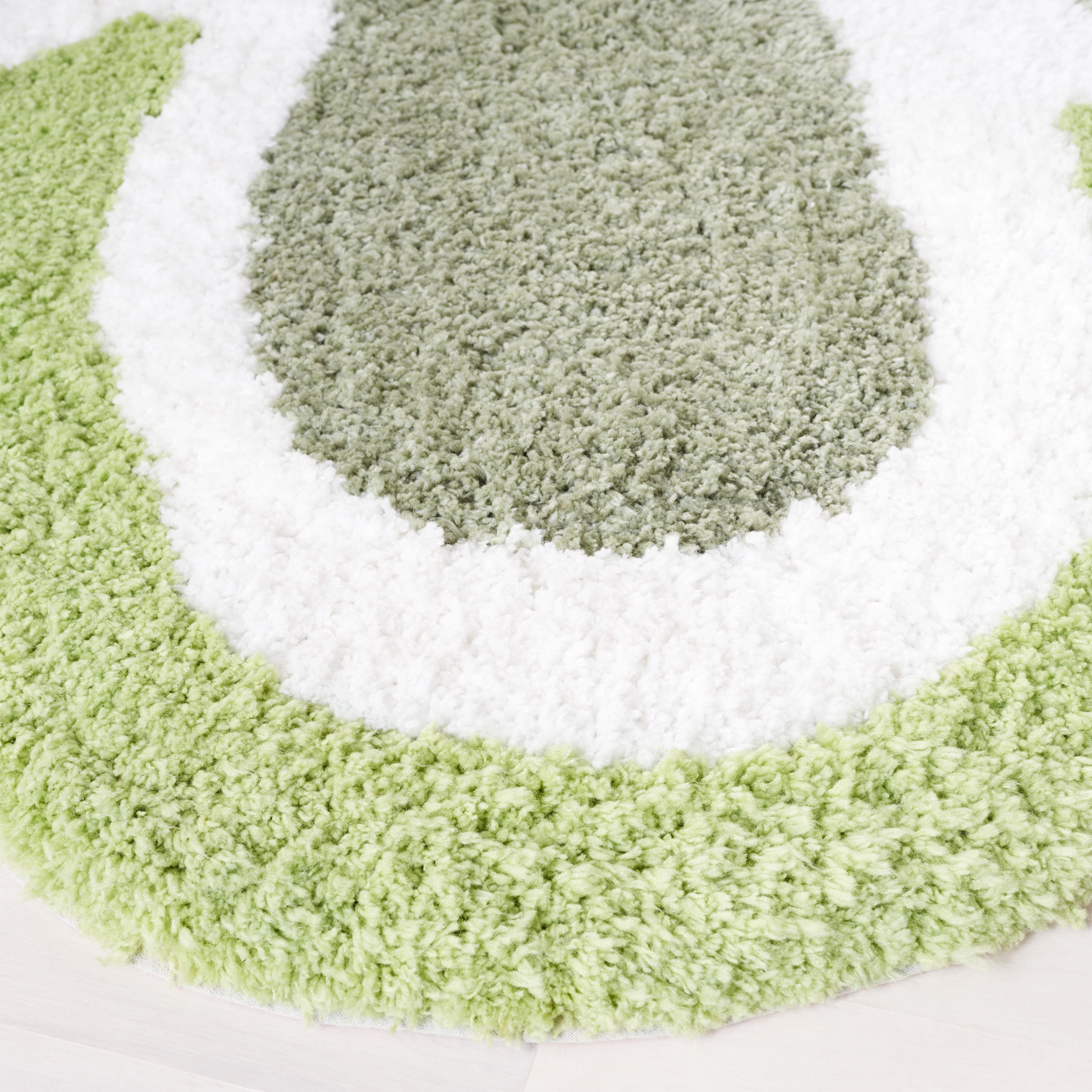 Safavieh Novelty Collection Adiya 5' x 5' Round Rug, Ivory/Green, large