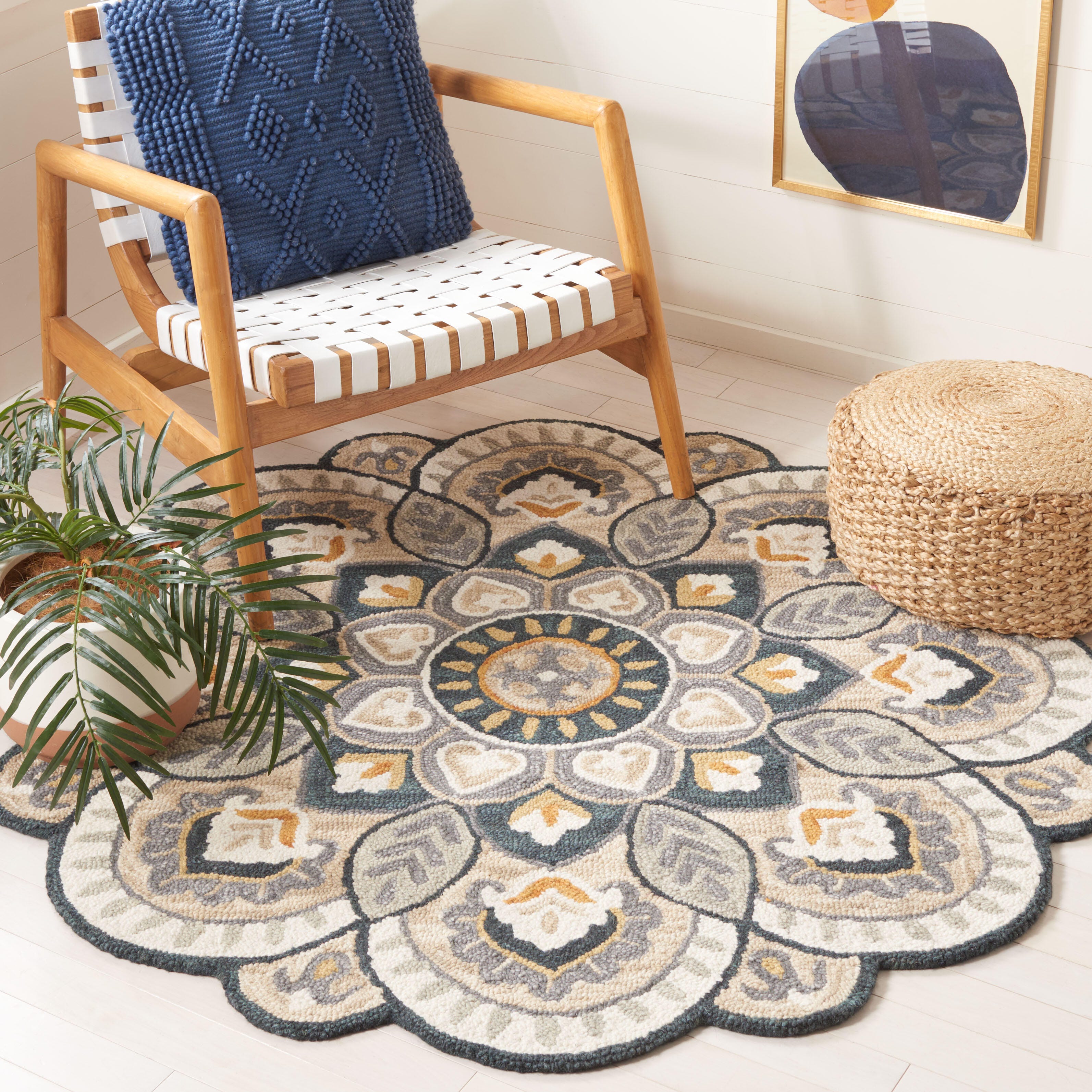 Safavieh Novelty Collection Urtza 5' x 5' Round Rug, Beige/Navy, large