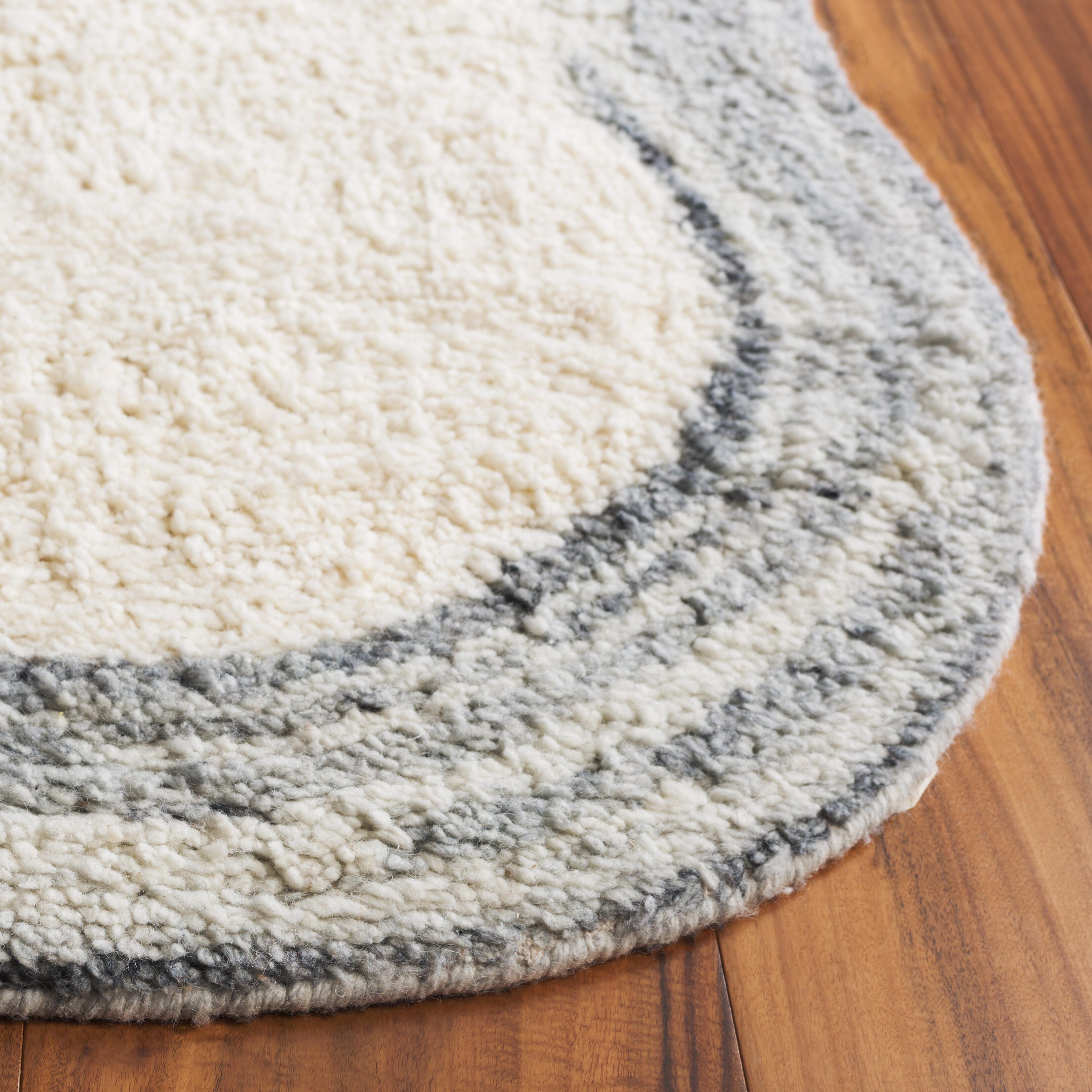 Safavieh Vermont Collection Oceane 6' x 6' Square Rug, Ivory/Gray, large