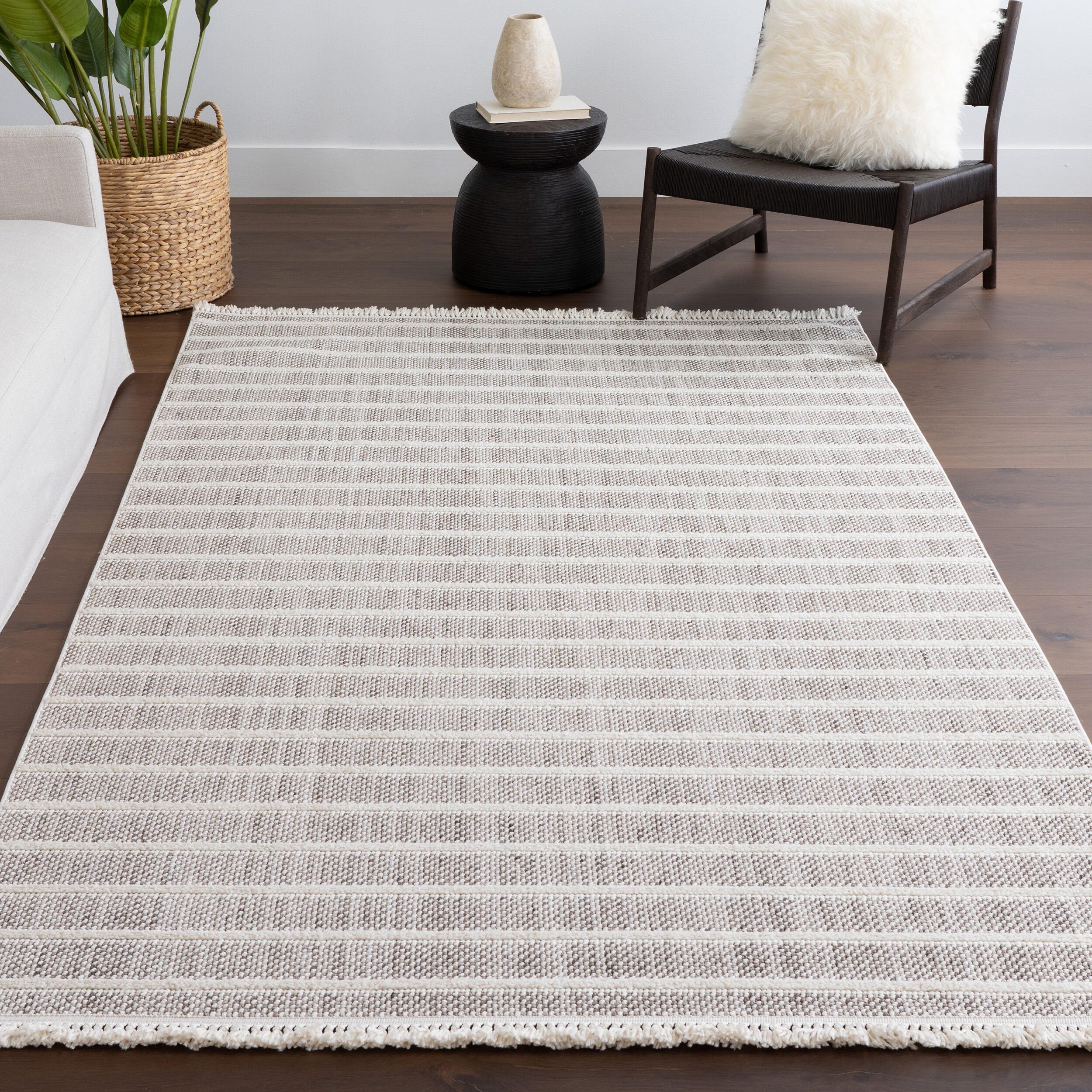 nuLOOM Lucretia 4' x 6' Area Rug, Ivory, large