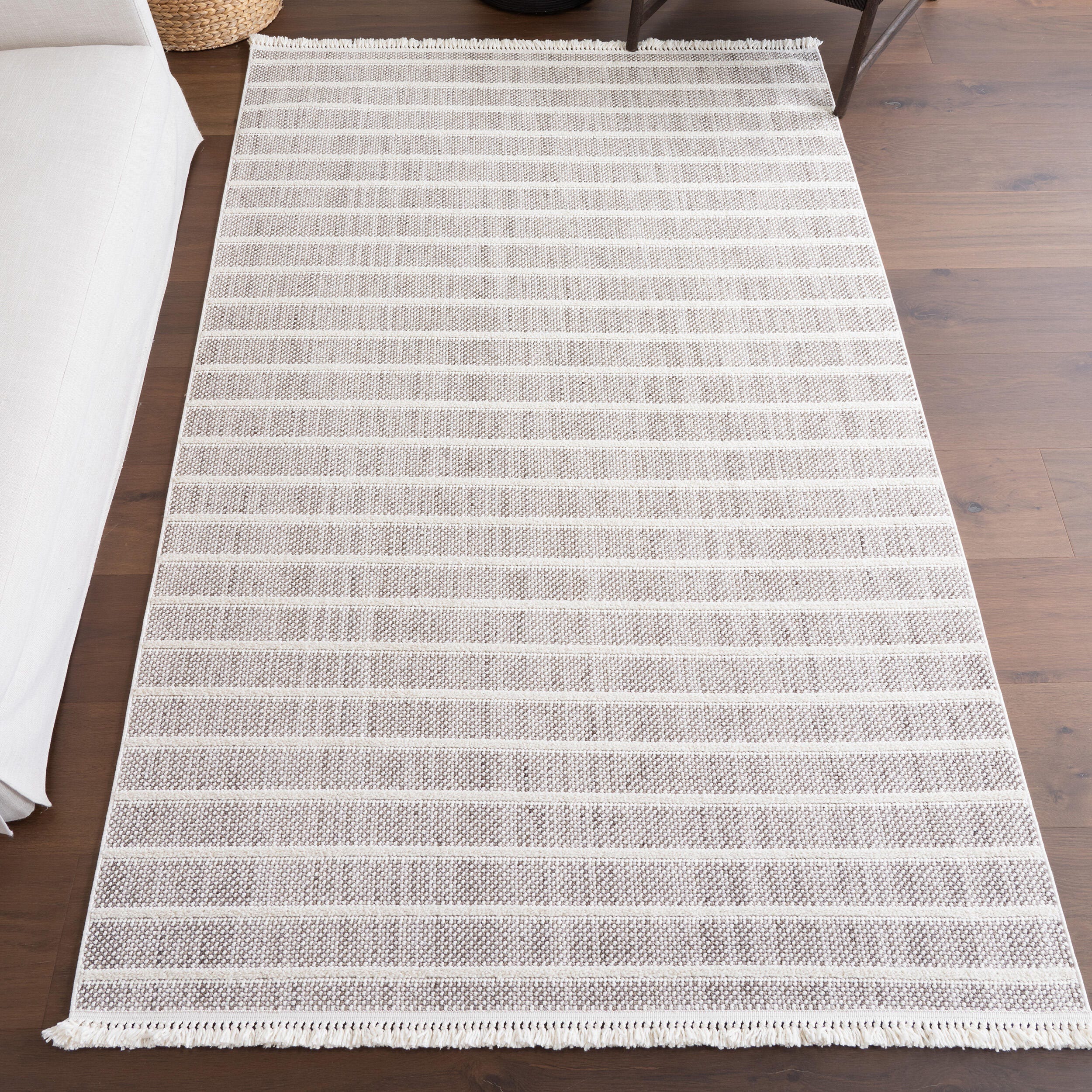 nuLOOM Lucretia 5' x 8' Area Rug, Ivory, rollover