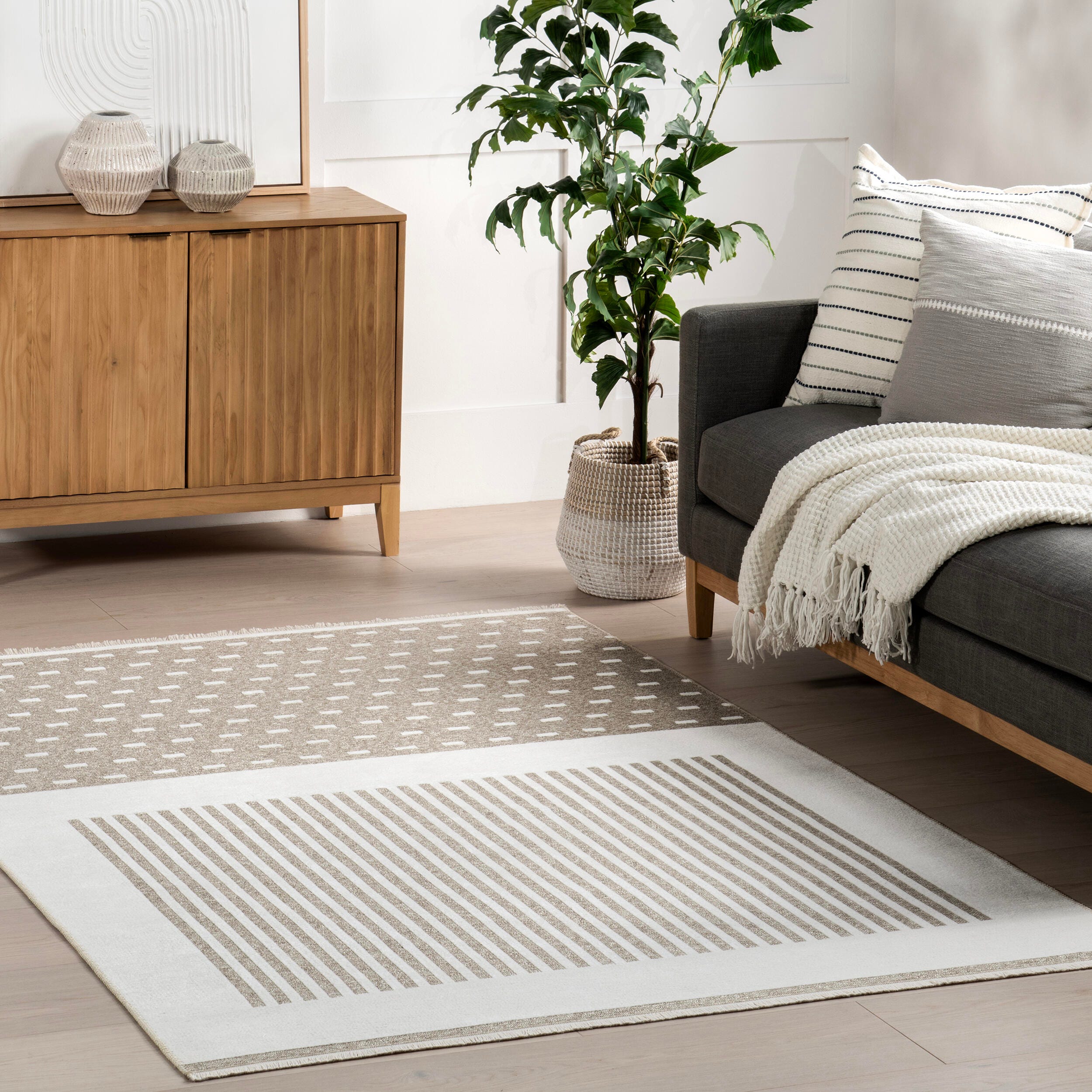 nuLOOM Ofeliya 4' x 6' Area Rug, Beige, rollover