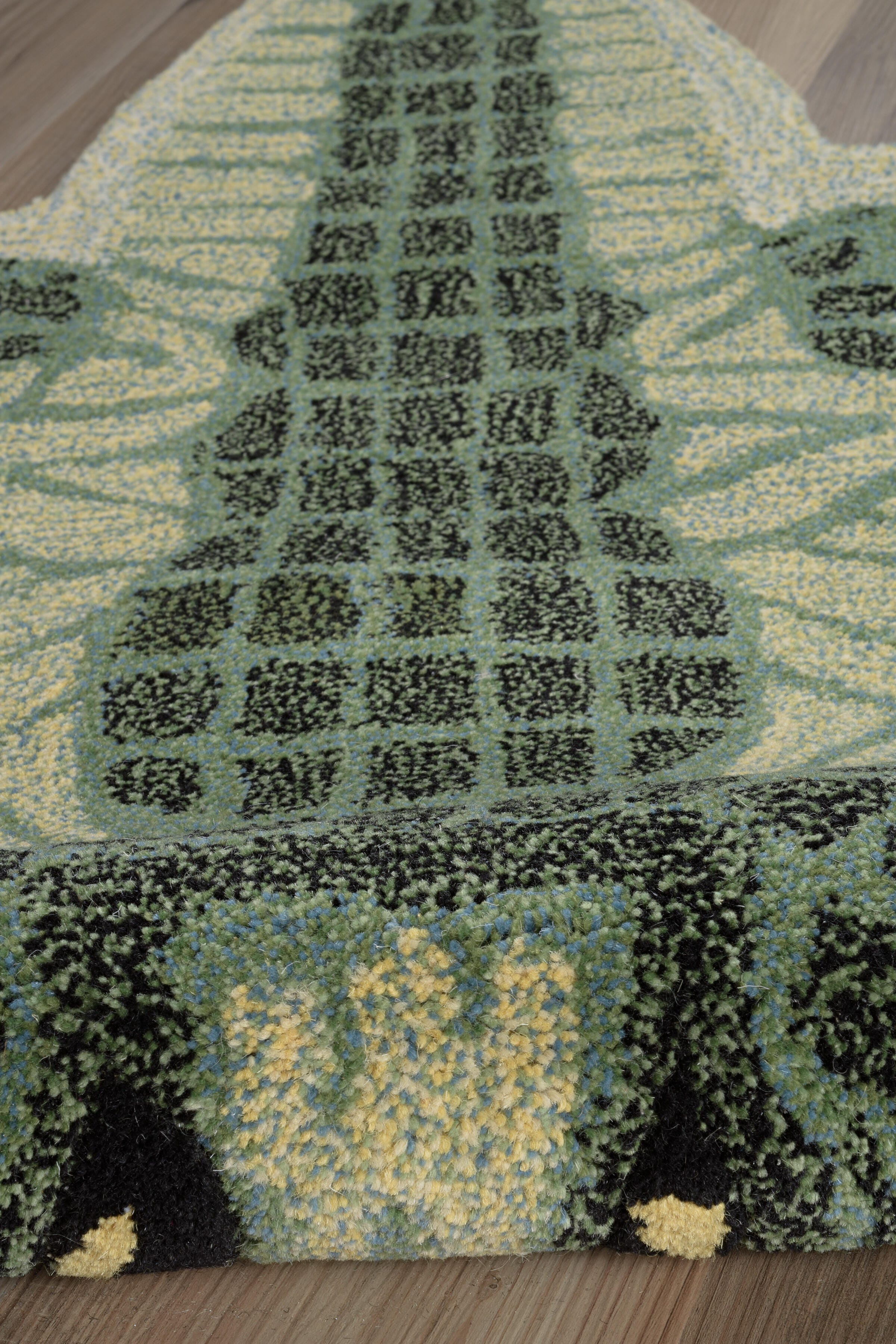 Linon Jungle Crocodile 2' X 3' Accent Rug, Light Green, large
