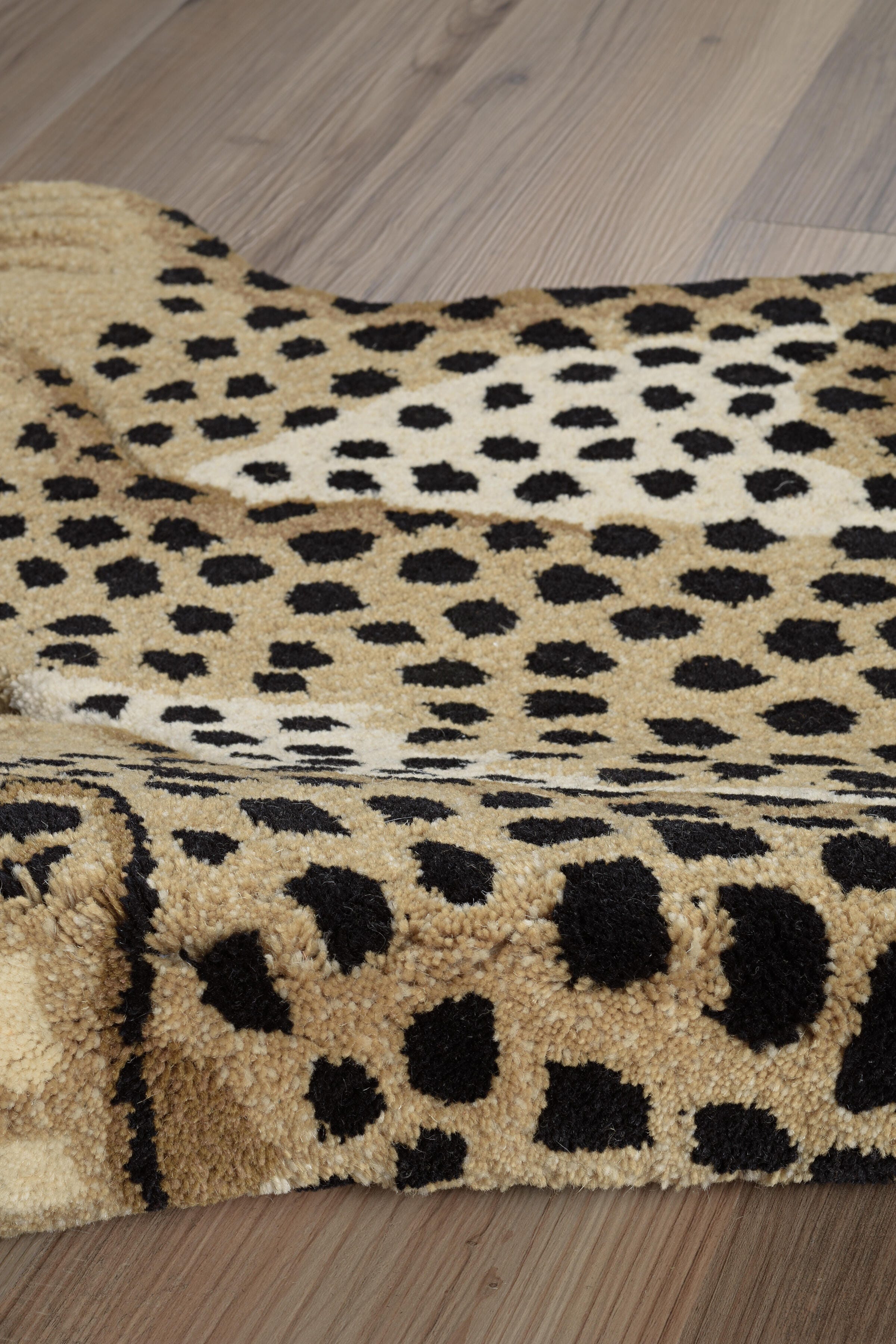 Linon Jungle Sitting Cheetah 2' X 3' Accent Rug, , large