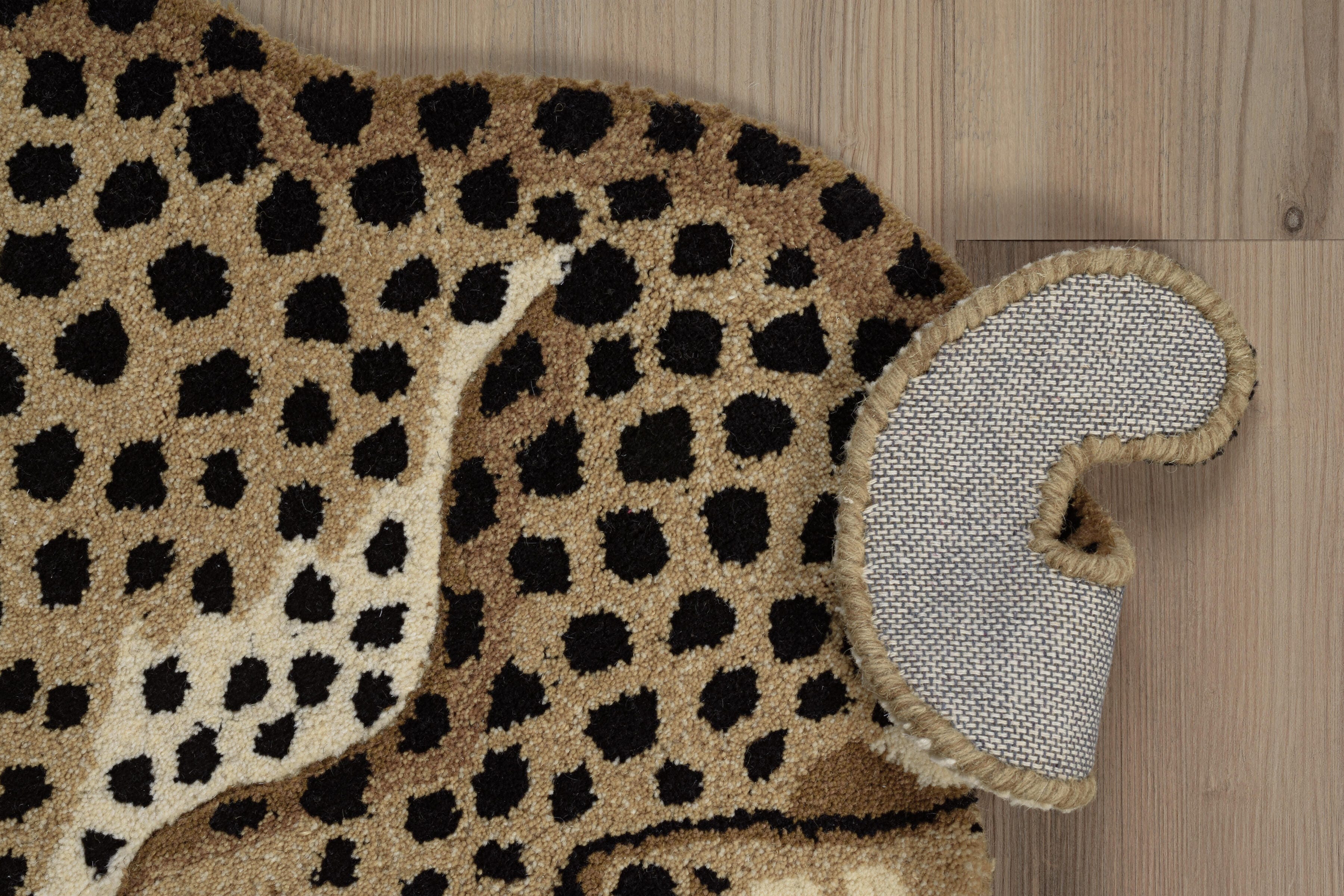Linon Jungle Sitting Cheetah 2' X 3' Accent Rug, , large