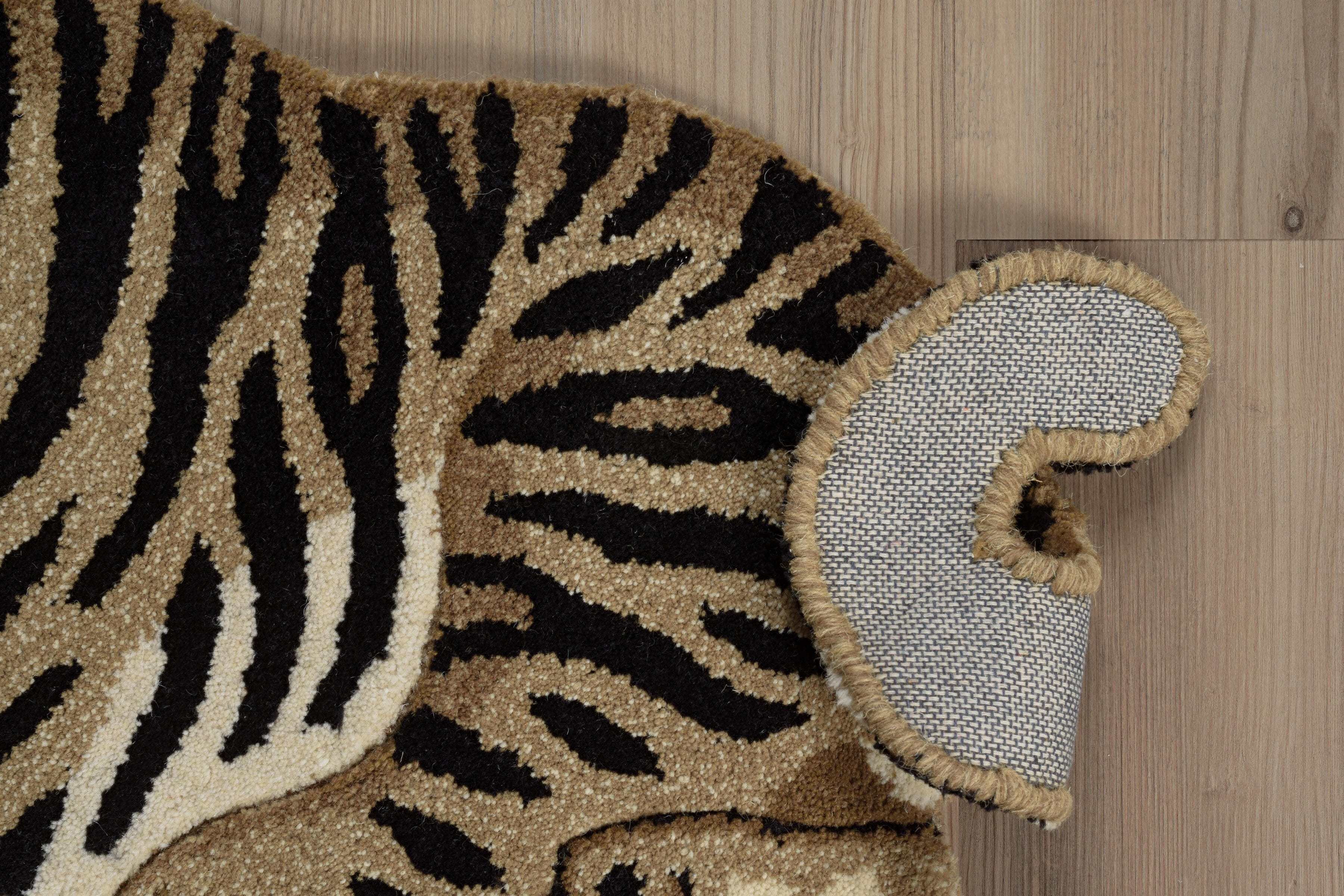 Linon Jungle Sitting Tiger 2' X 3' Accent Rug, , large