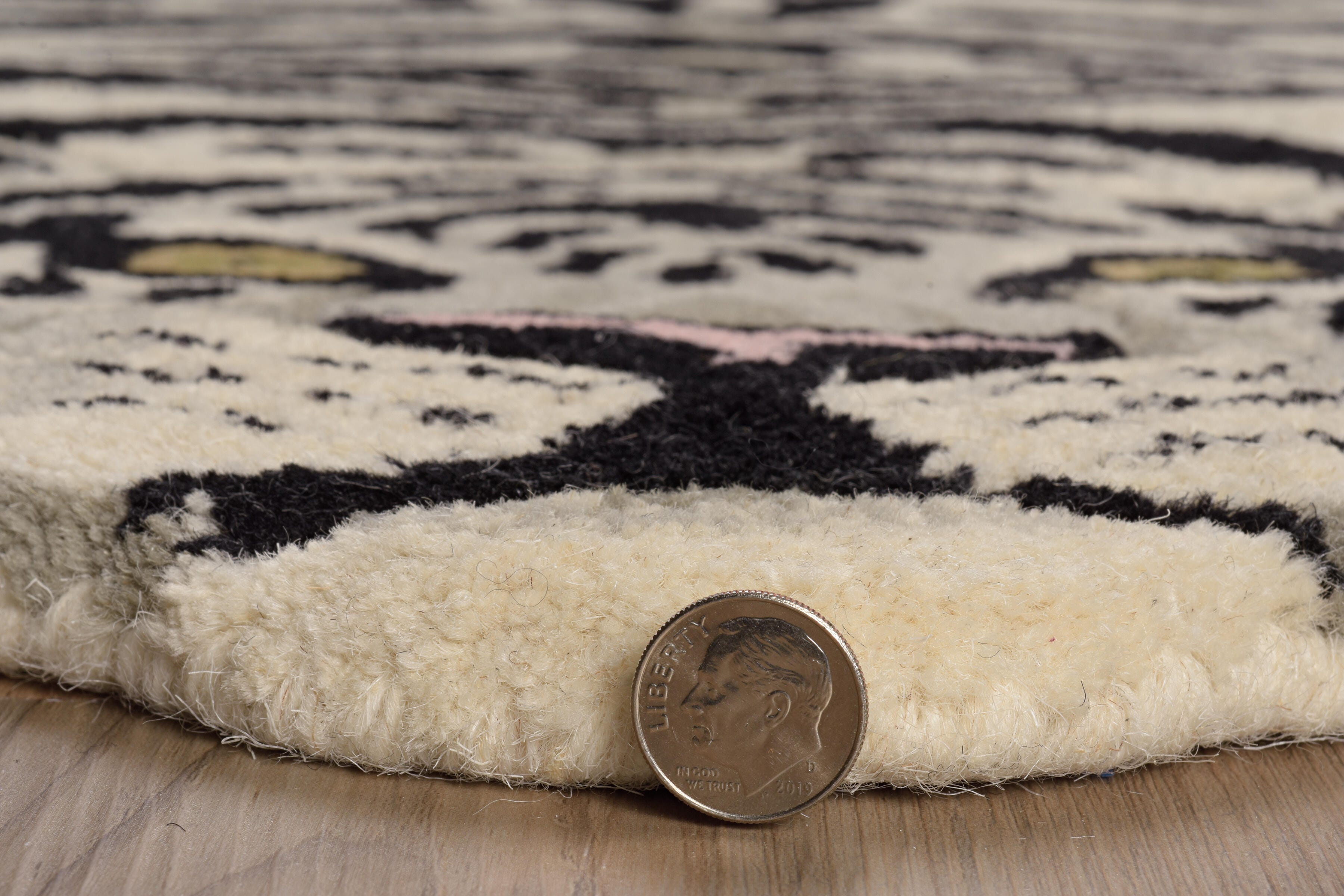 Linon Jungle Tiger 2' X 3' Accent Rug, White, large
