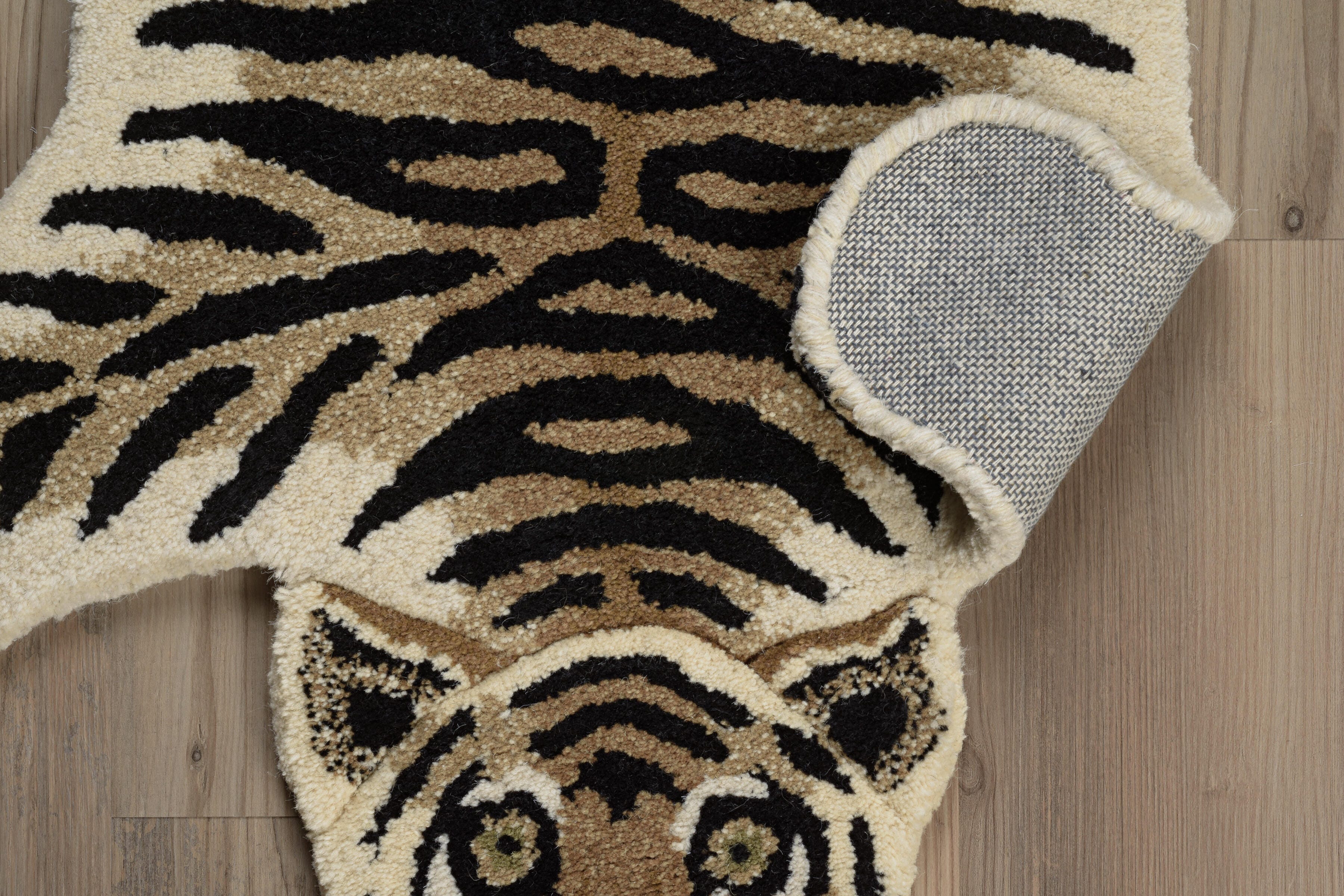 Linon Jungle Tiger 3' X 5' Accent Rug, Gold/Black, large