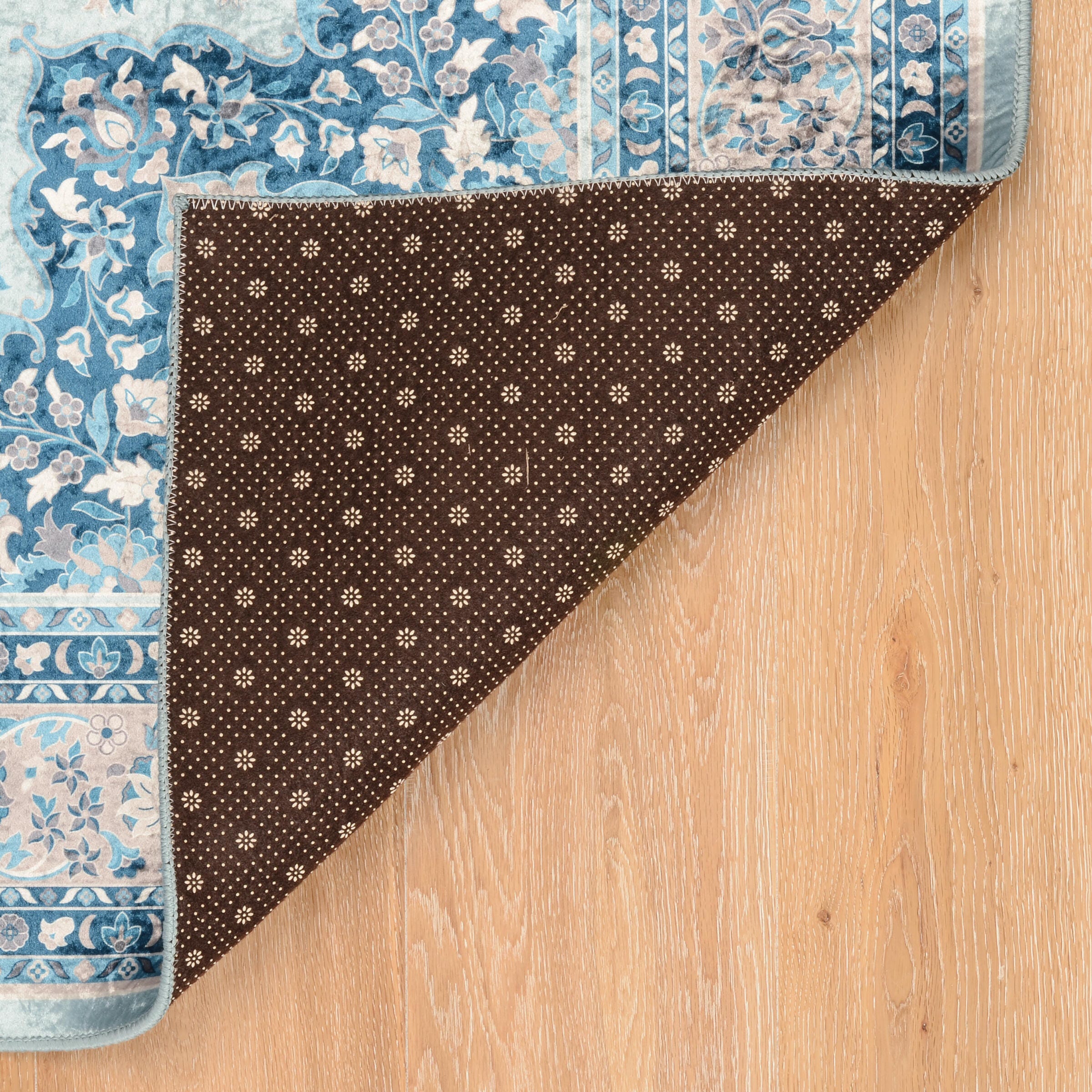 Linon Emerald Barton 2'2" x 3'2" Area Rug, Blue, large