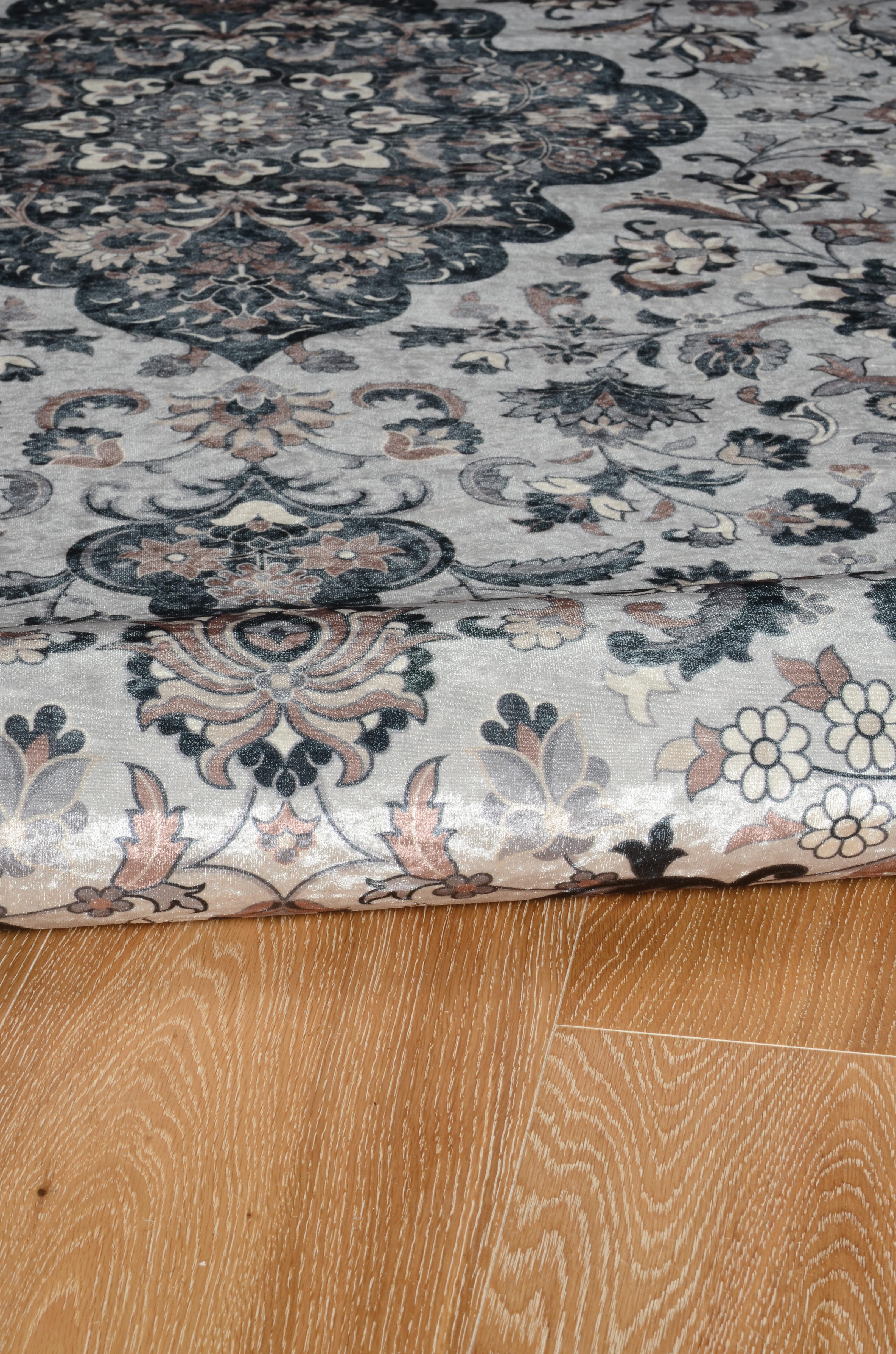 Linon Emerald Barton 2'2" x 3'2" Area Rug, Cream/Blue, large