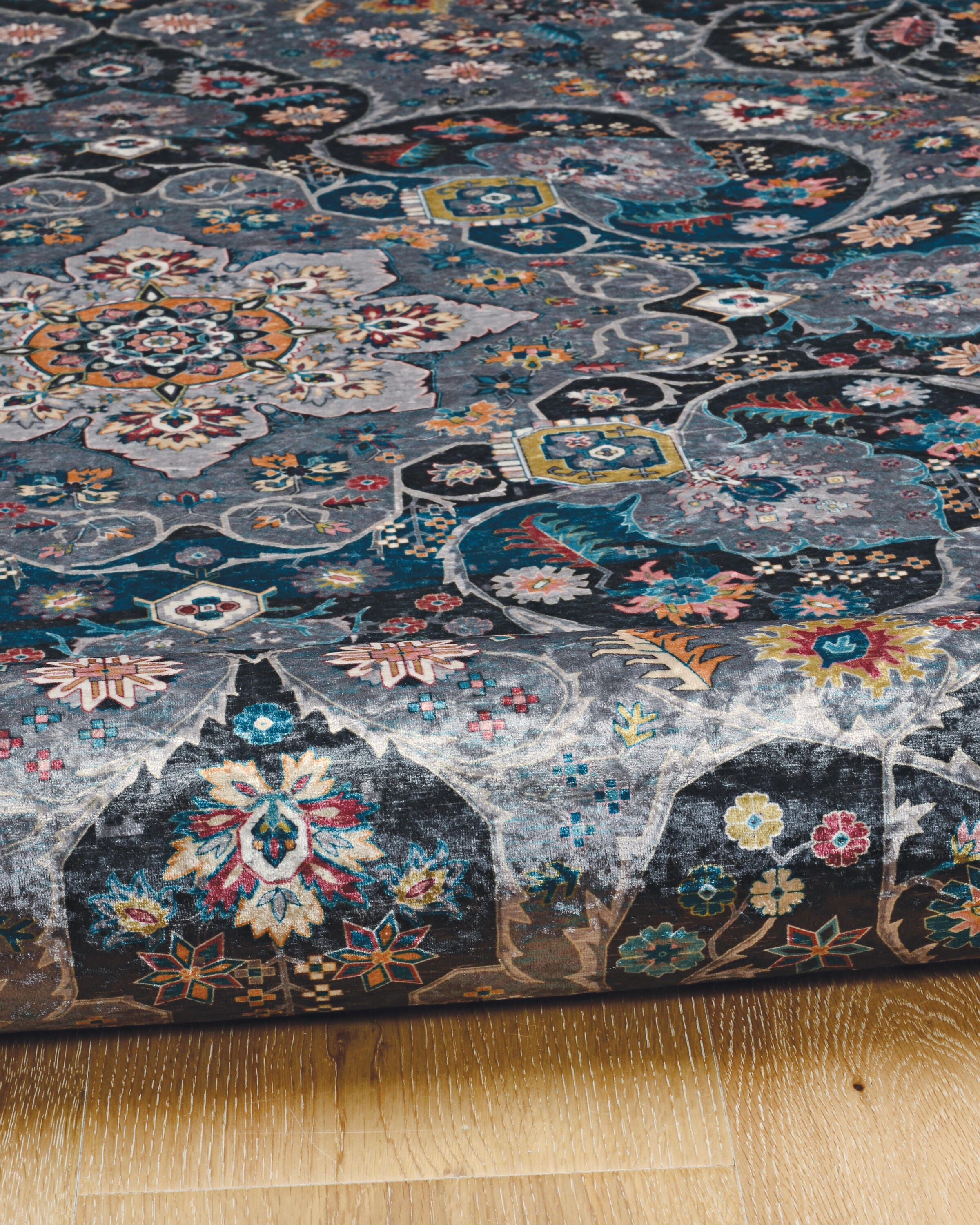 Linon Emerald Grenier 2'2" x 3'2" Area Rug, Gray, large