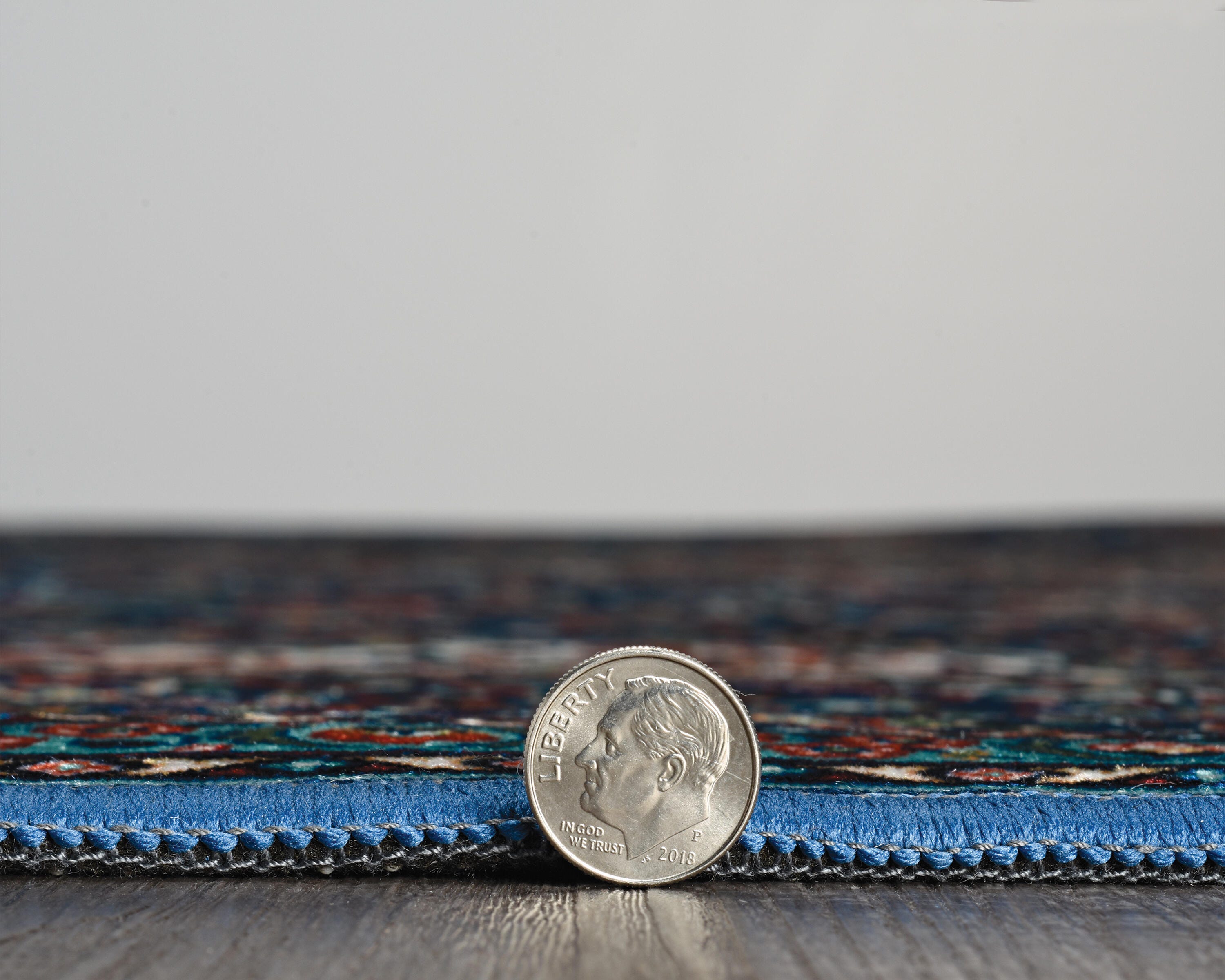 Linon Emerald Klein 2'2" x 3'2" Area Rug, Blue, large