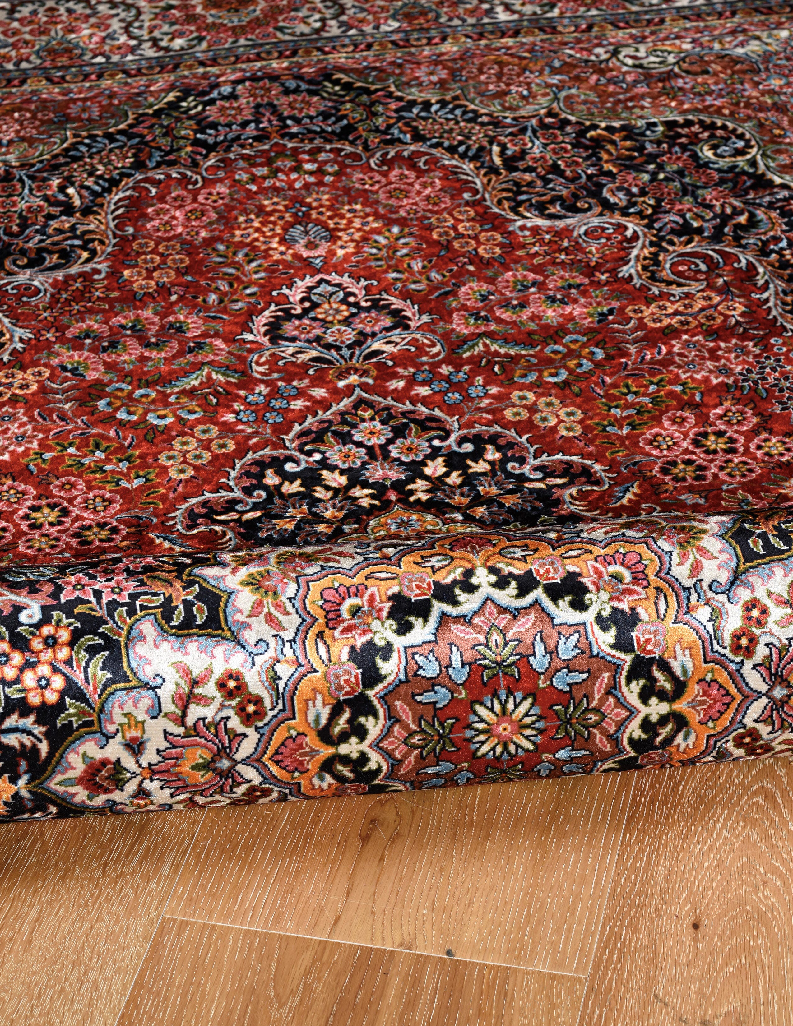 Linon Emerald Sanlin 2'2" x 3'2" Area Rug, Red, large