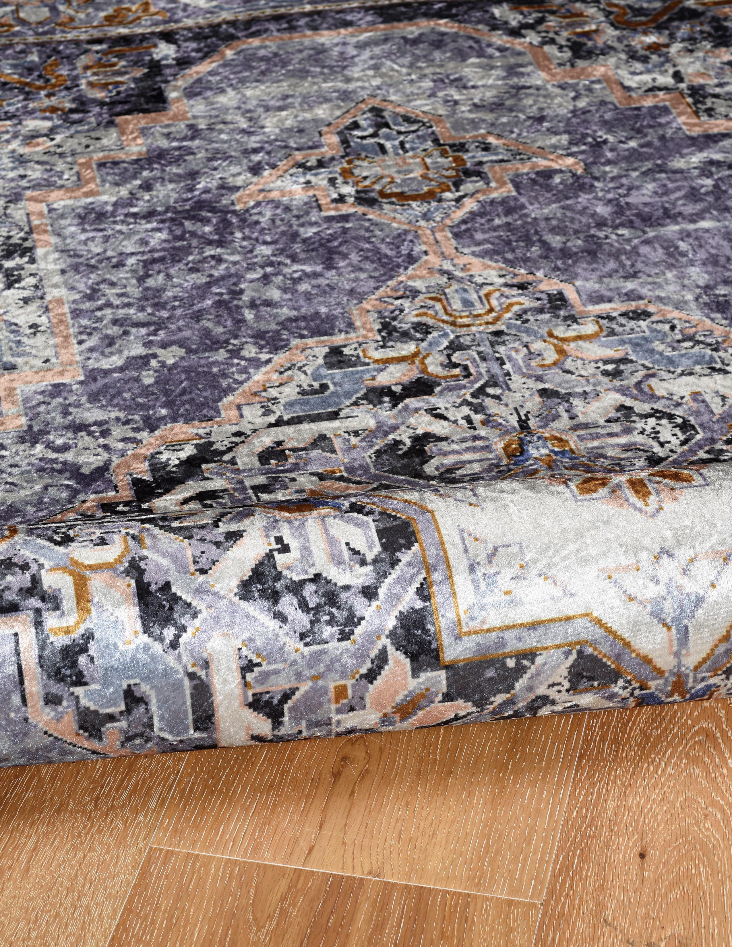 Linon Emerald Tyler 3'3" x 5' Area Rug, Lavender, large