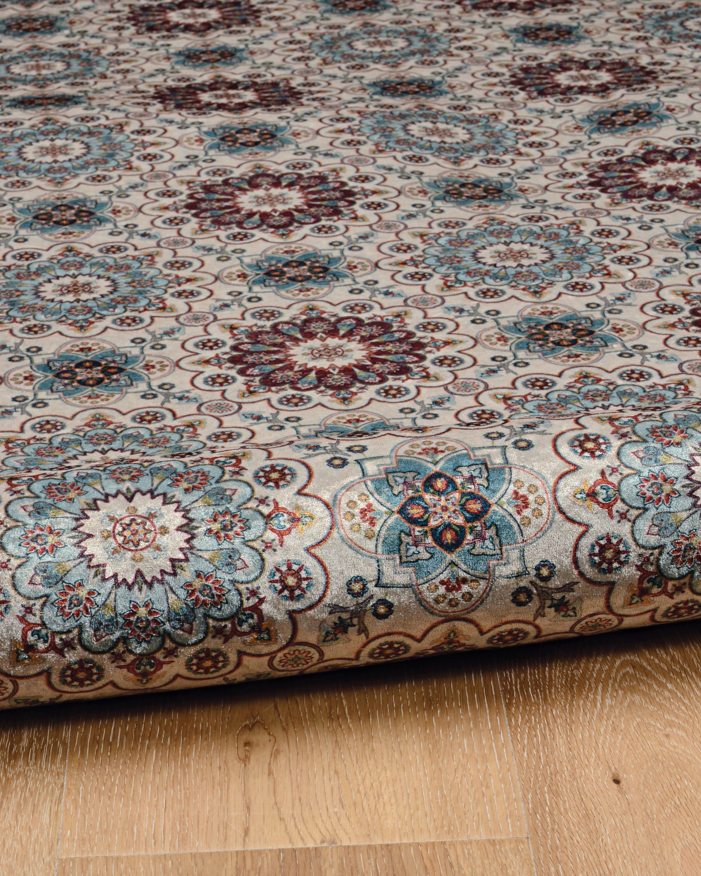 Linon Emerald Charlotte 2'2" x 3'2" Area Rug, Ivory, large
