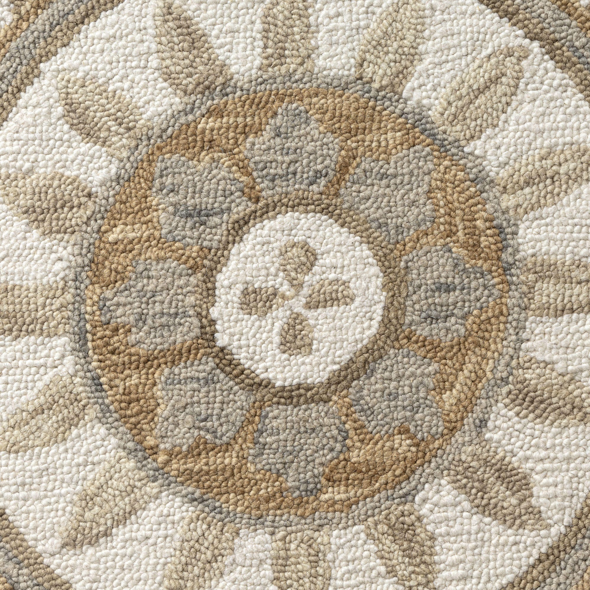 Swatch color Ivory/Butternut , product with this swatch is currently selected