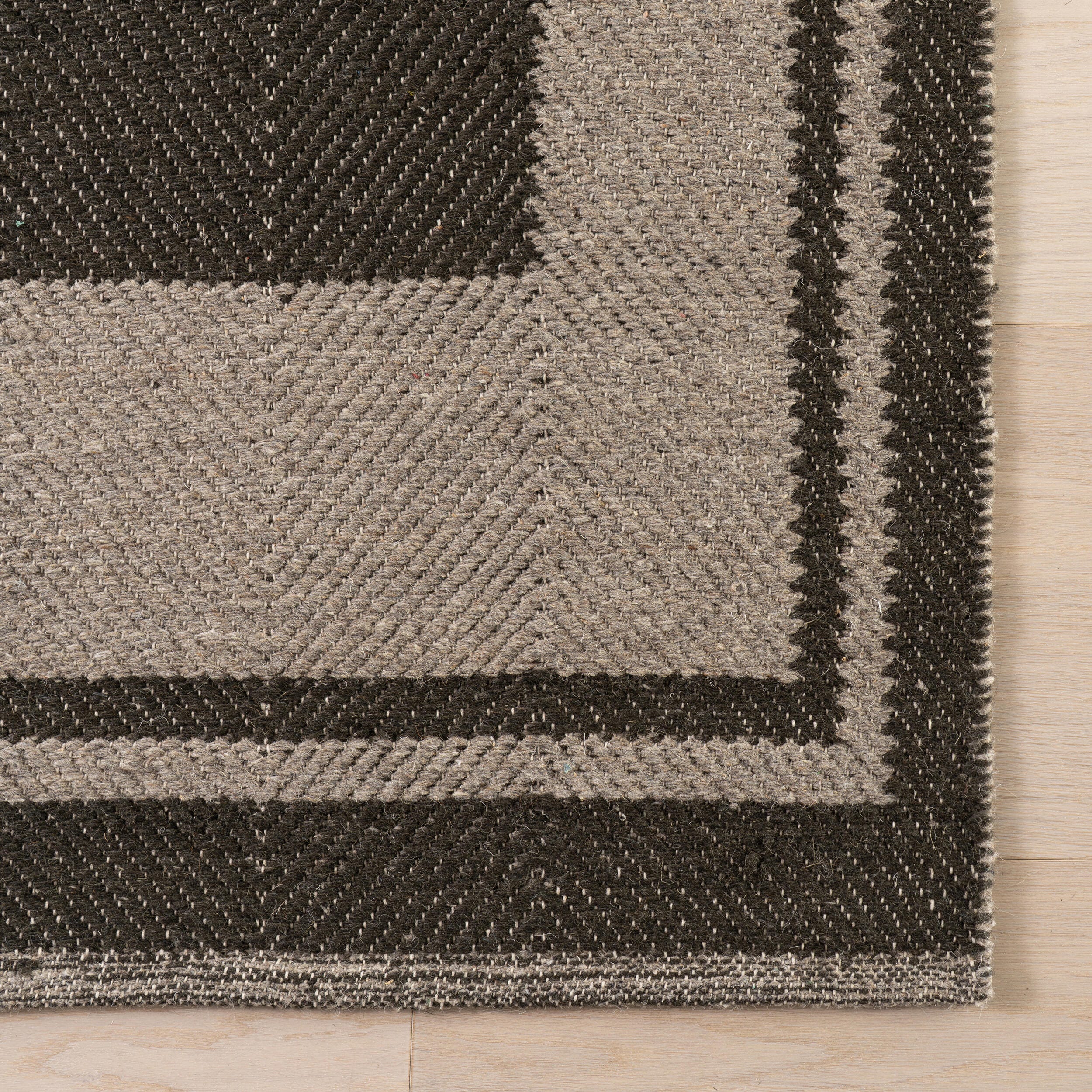 Rugs USA Canon 4' x 6' AreaRug, Charcoal, large